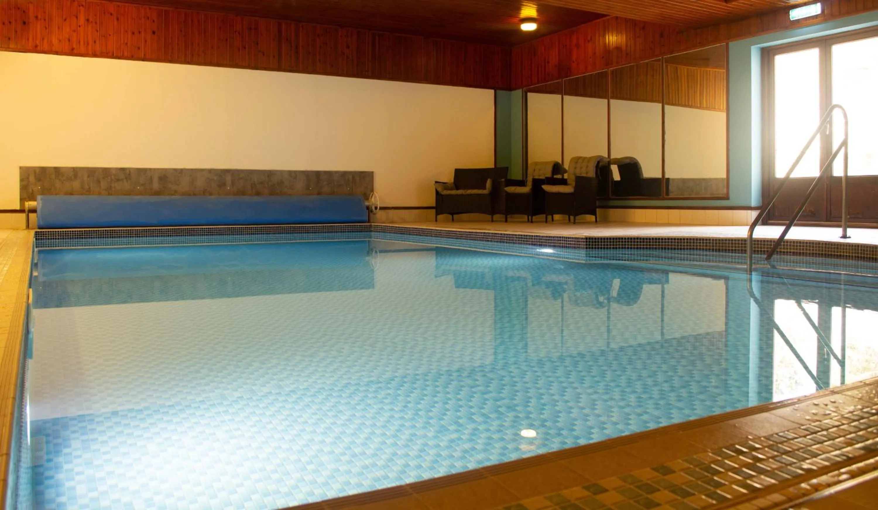 Swimming pool in Balavil Hotel