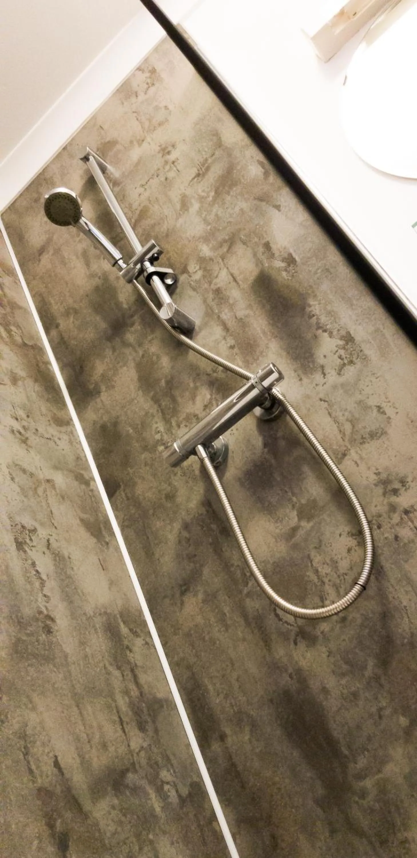 Shower in Balavil Hotel