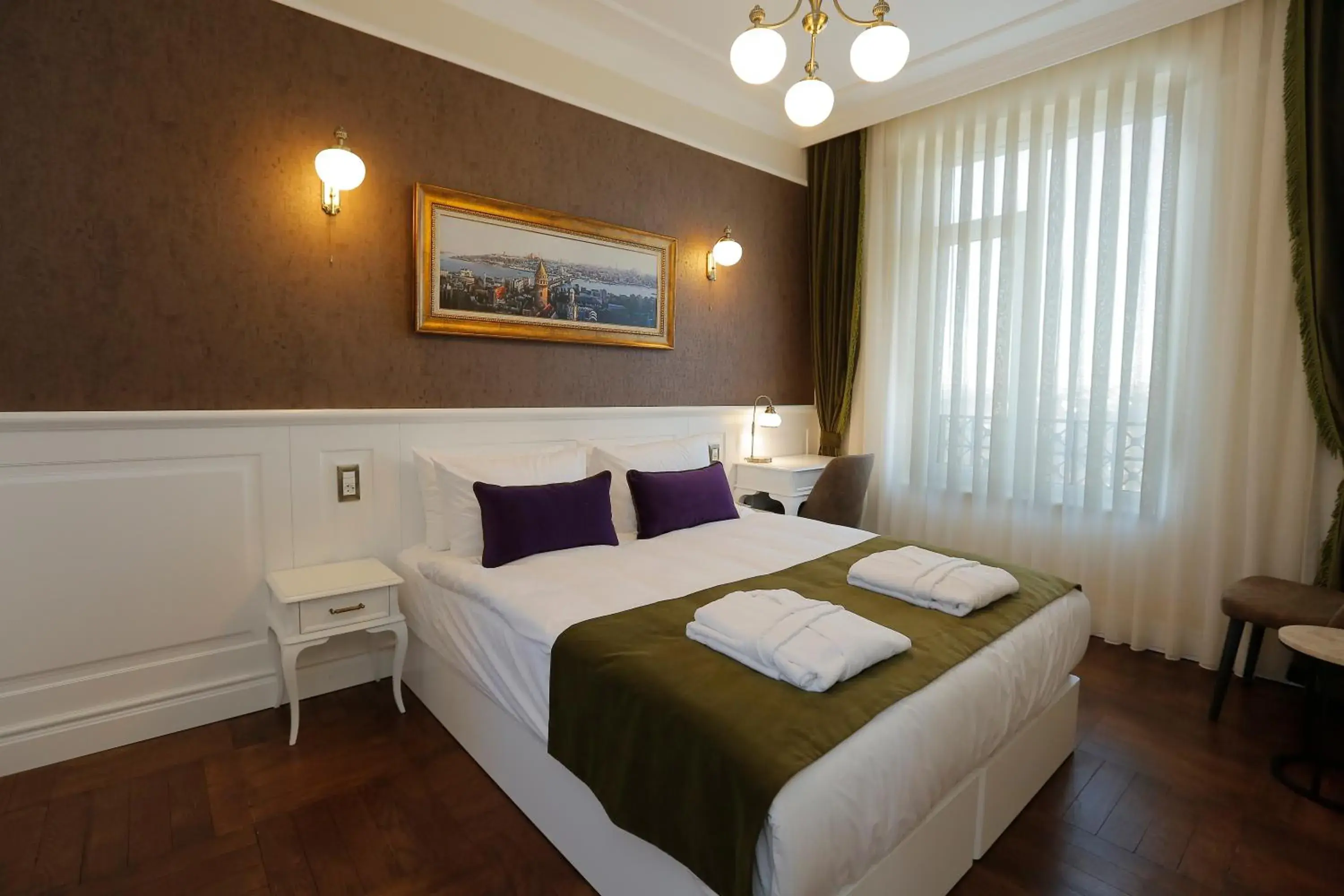 Budget Single Room in Art Nouveau Pera Budget Single Room in Art Nouveau Pera