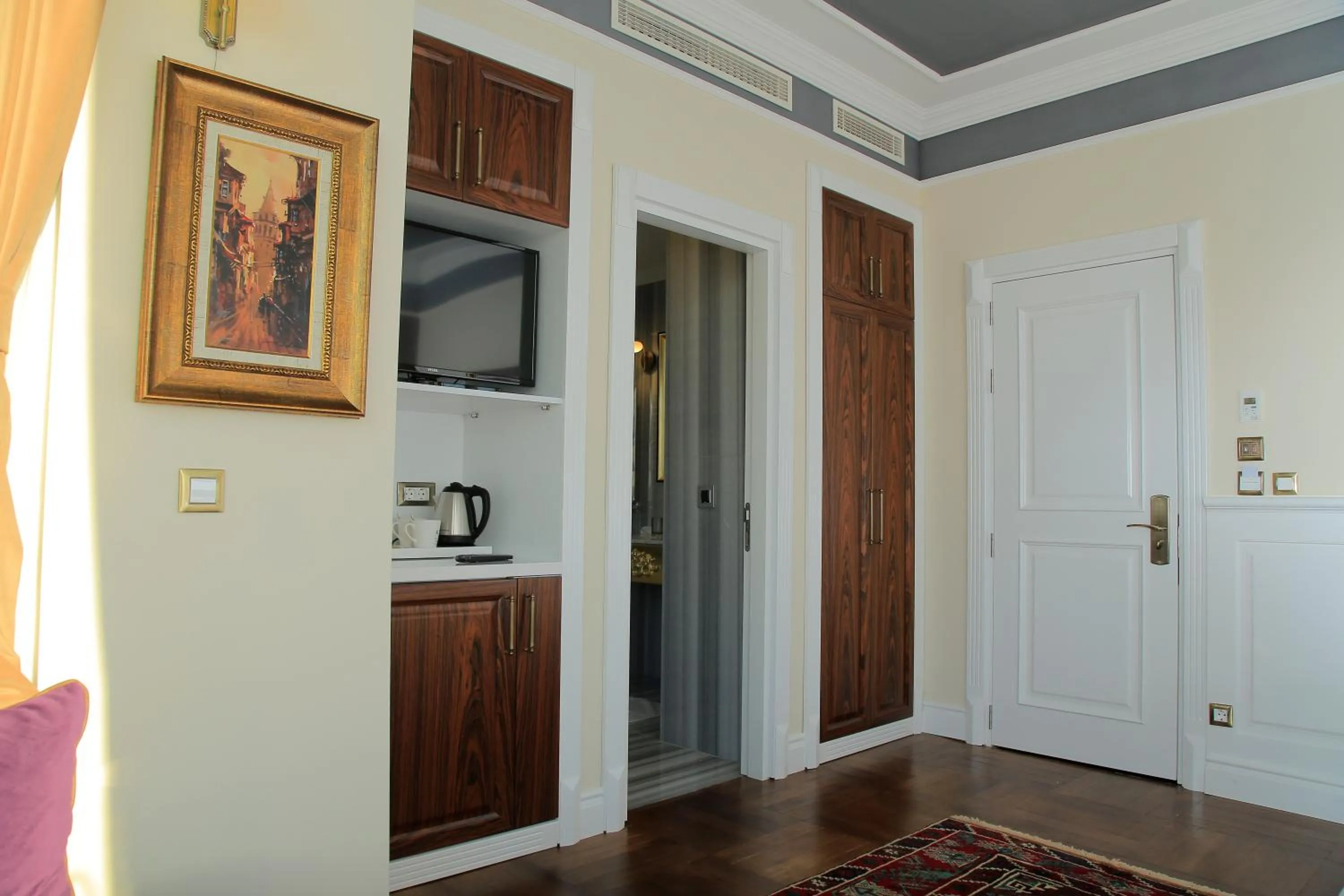 Decorative detail in Art Nouveau Pera