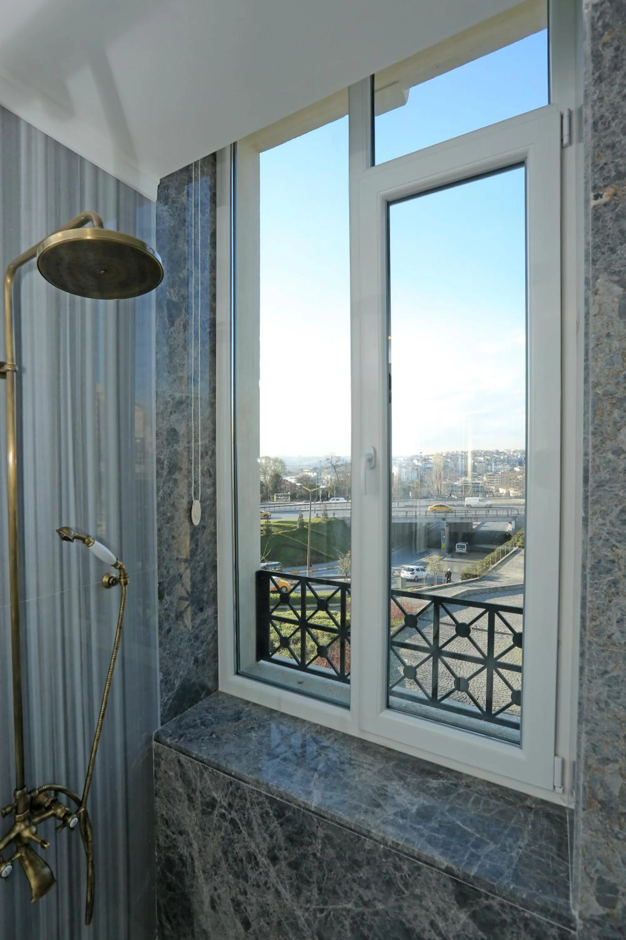 Bathroom in Art Nouveau Pera