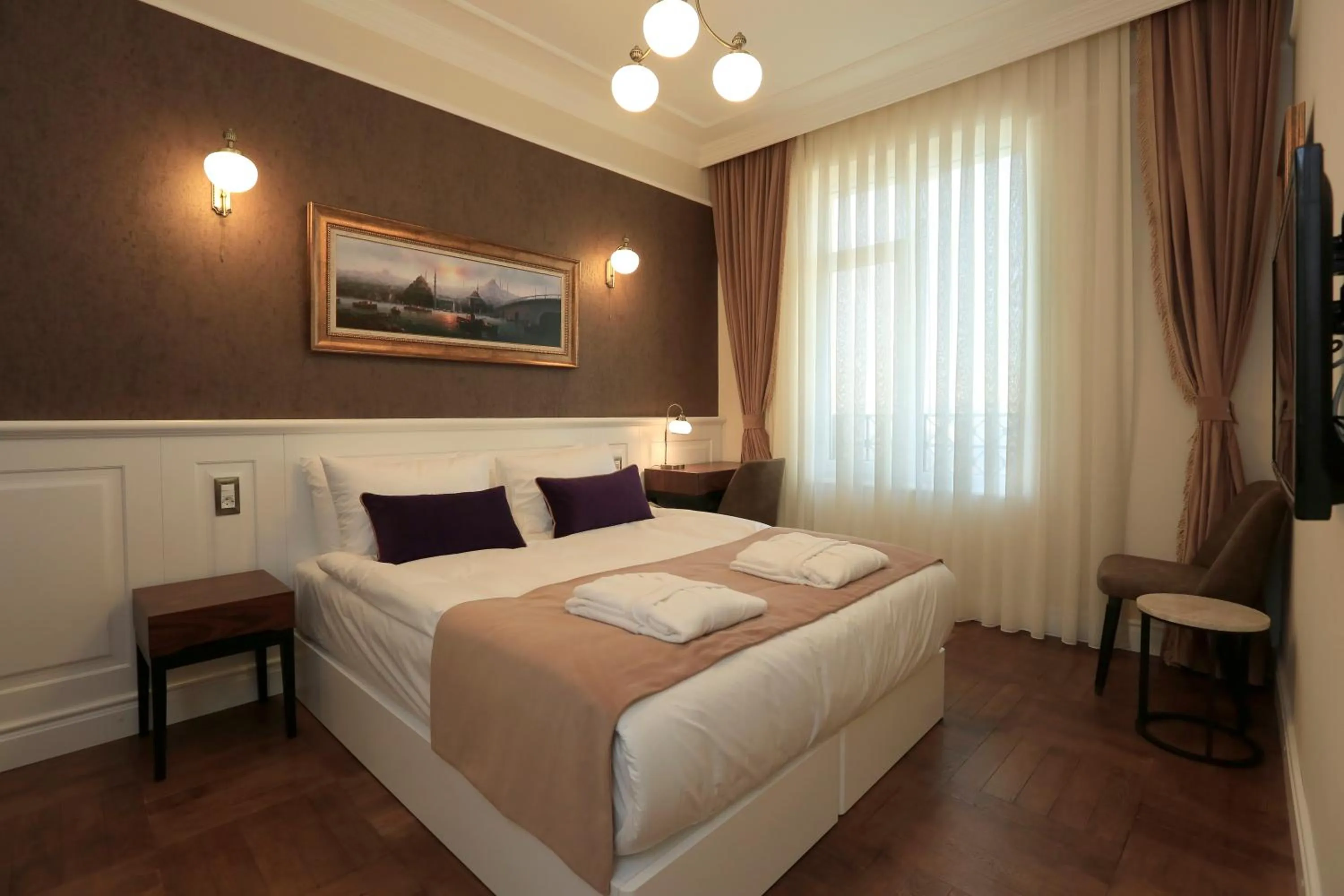 Photo of the whole room, Bed in Art Nouveau Pera