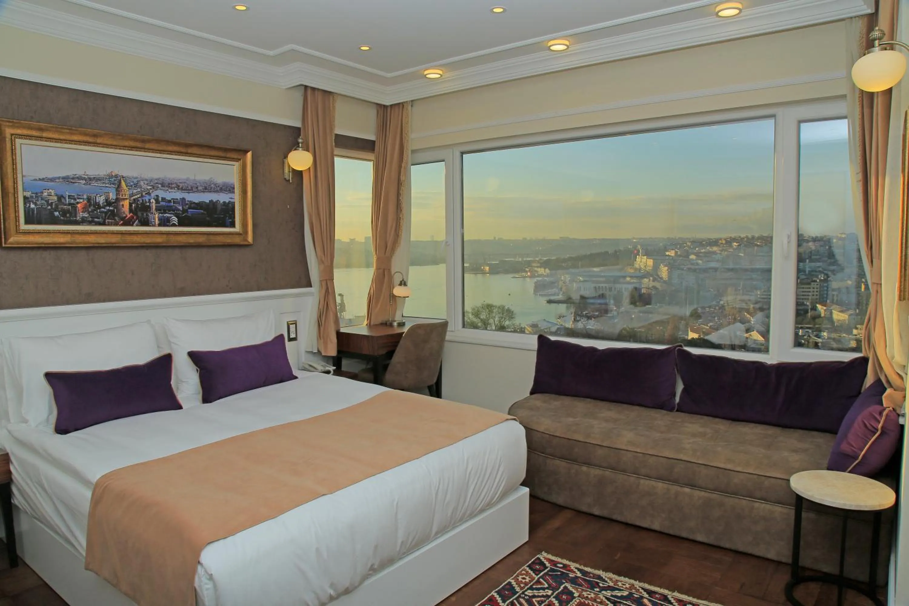 Sea view, Bed in Art Nouveau Pera