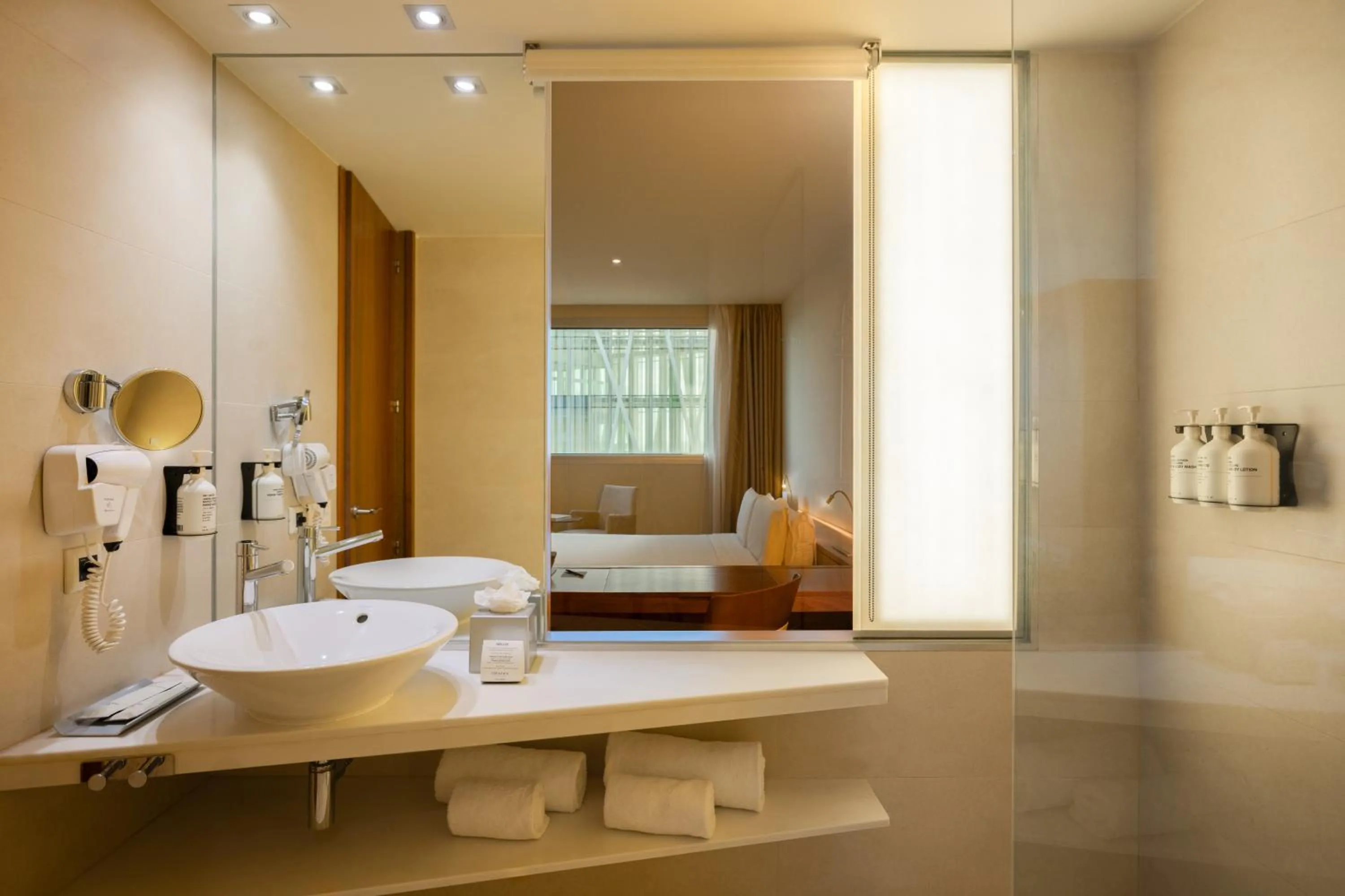 Shower in Hotel SB Diagonal Zero 4 Sup