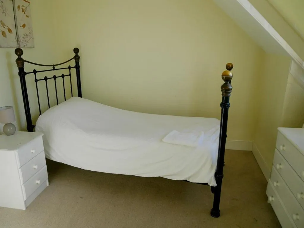 Bedroom, Bed in The Saracens Head Hotel