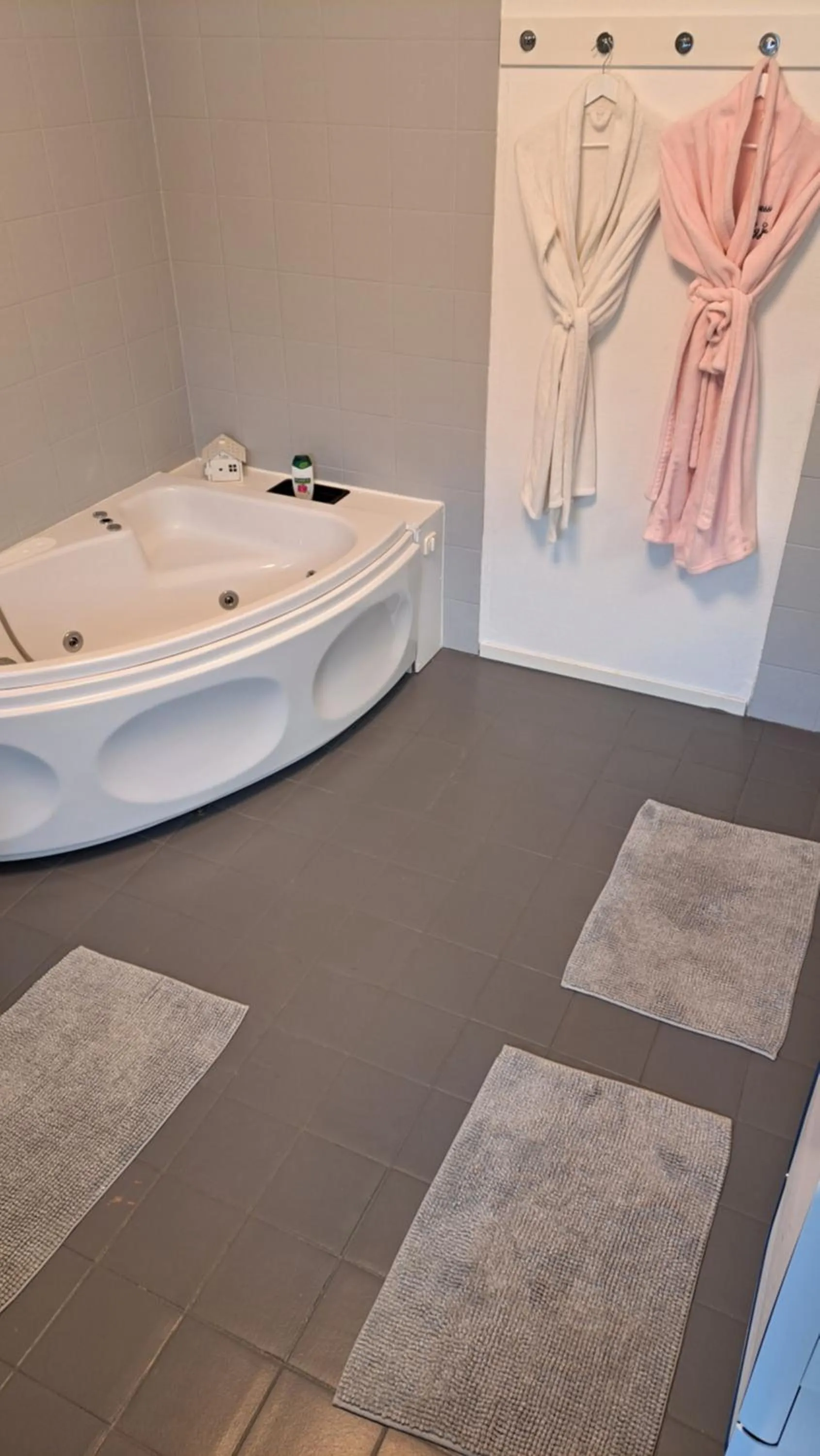 Hot Tub in Évika boutique hotel