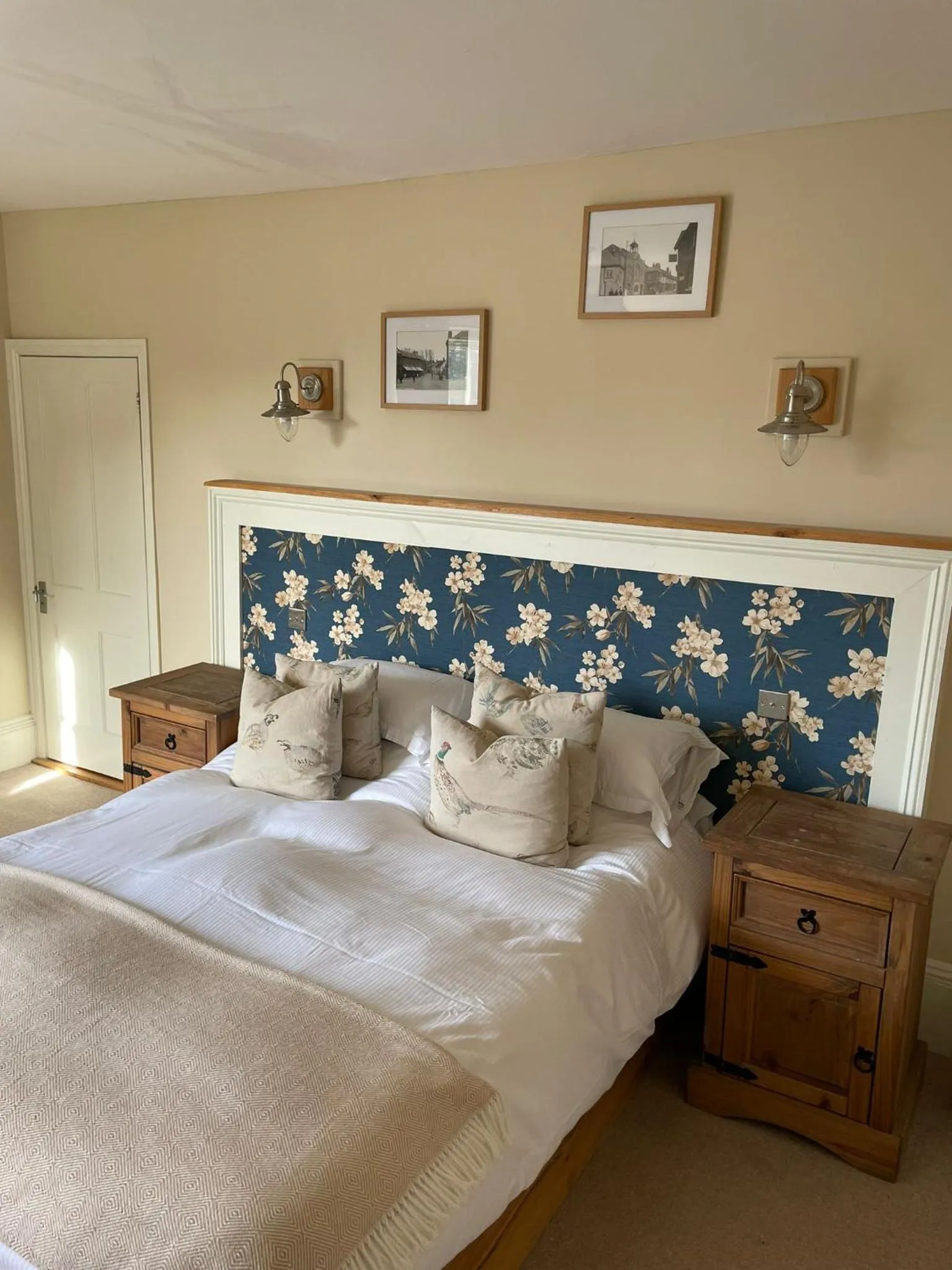 Bedroom, Bed in The White Hart