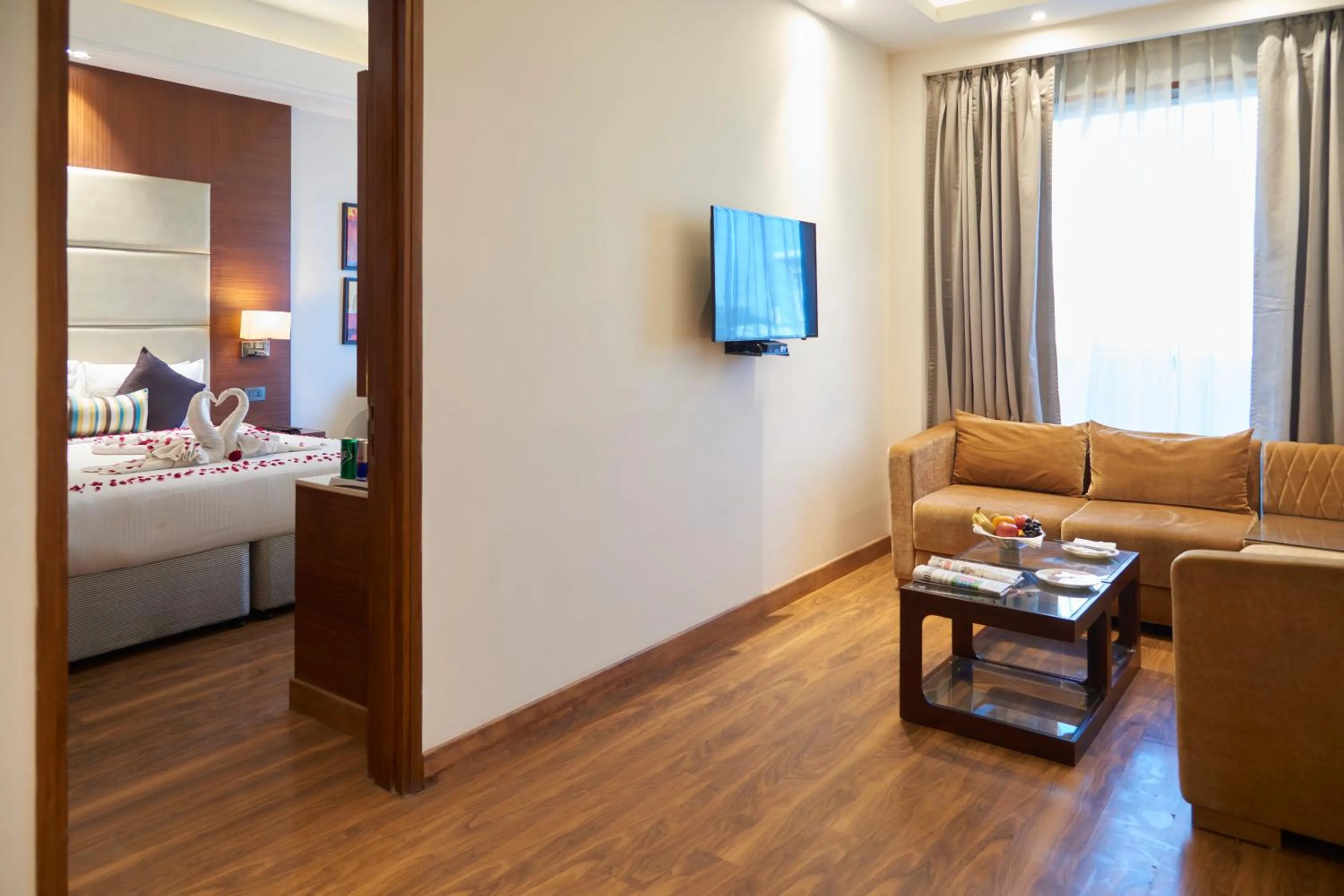 Communal lounge/ TV room, Bed in The P L Palace Agra