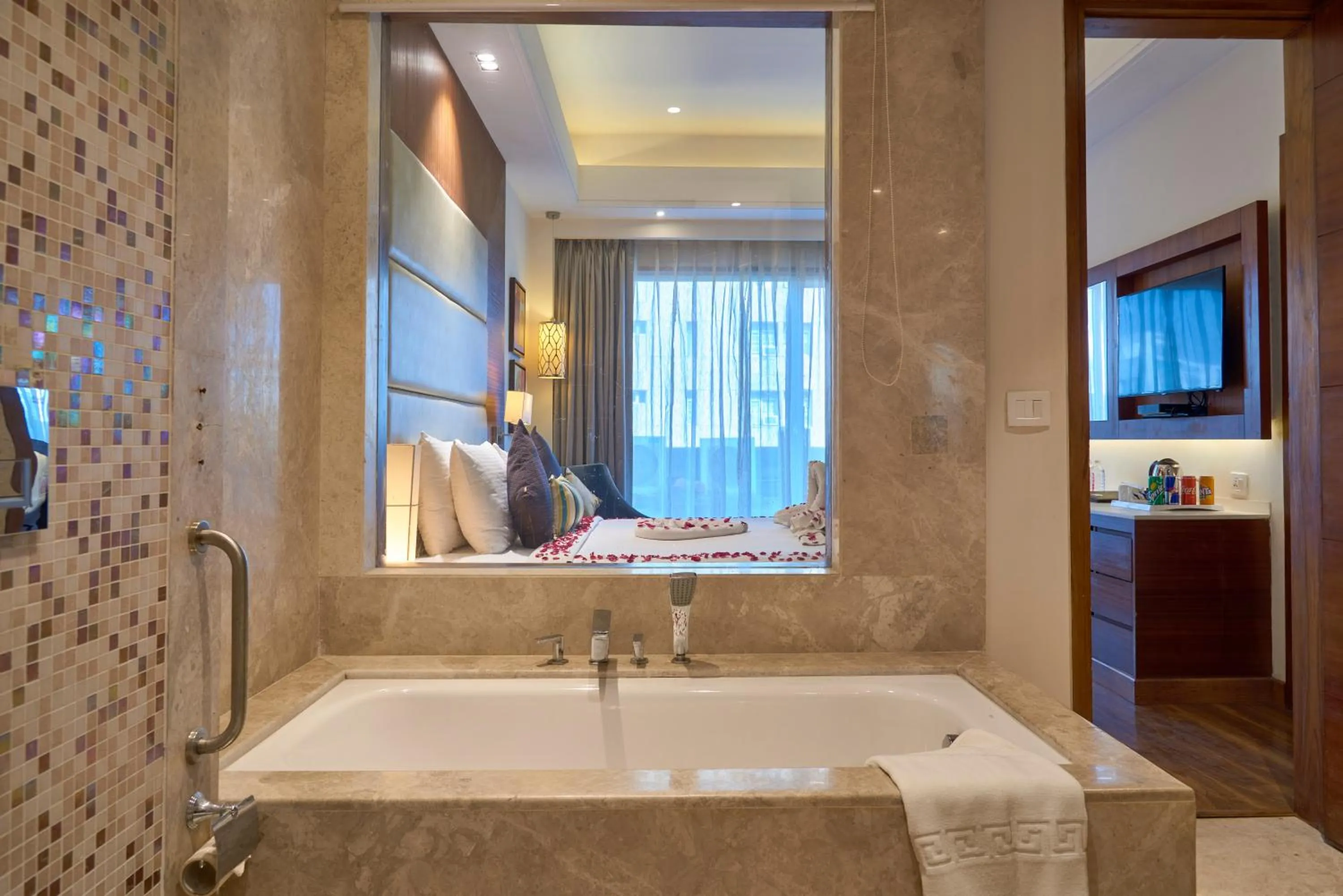 Bathroom, Bed in The P L Palace Agra