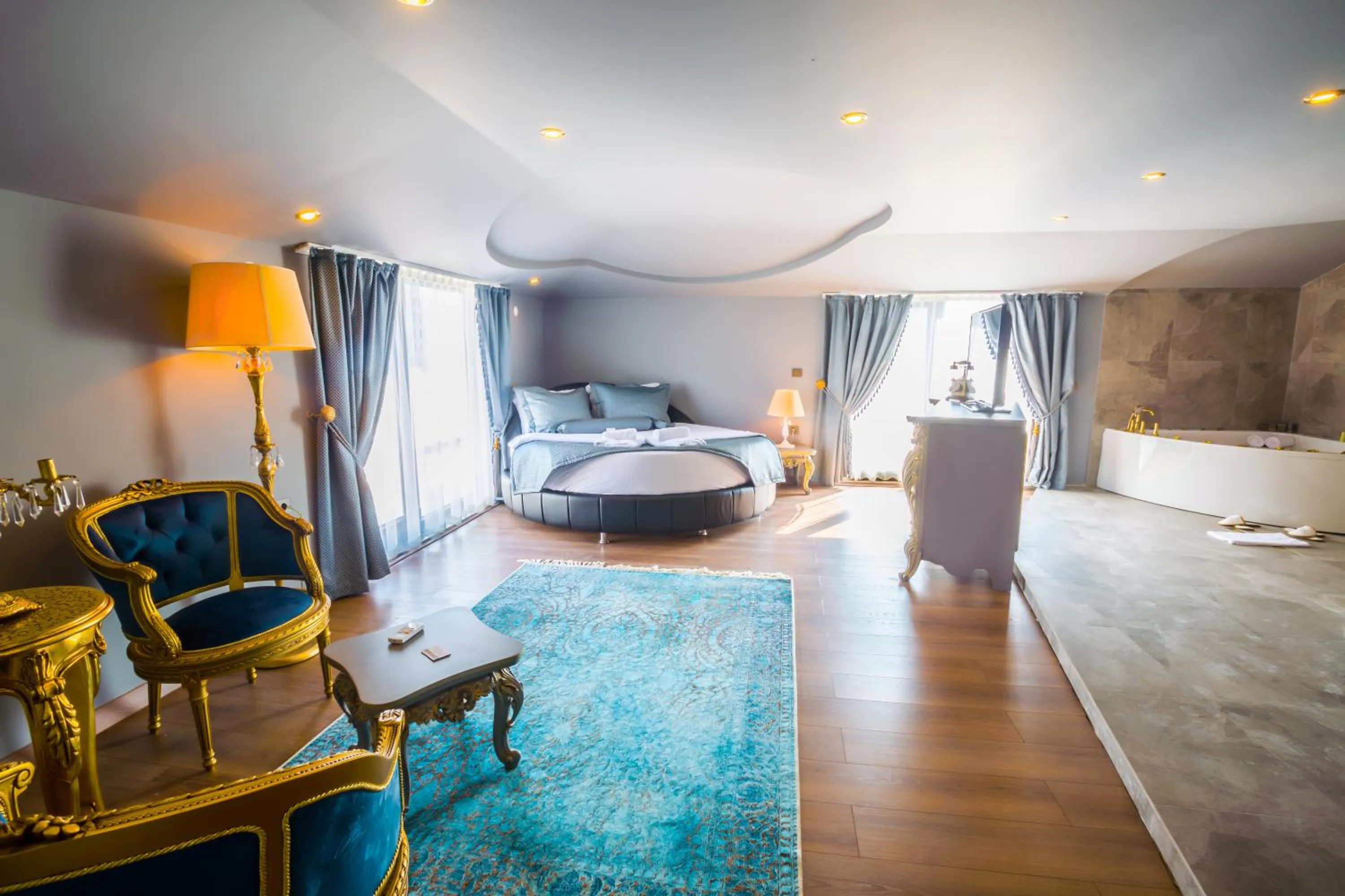 Honeymoon Suite with Terrace in REAL KiNG RESiDANCE