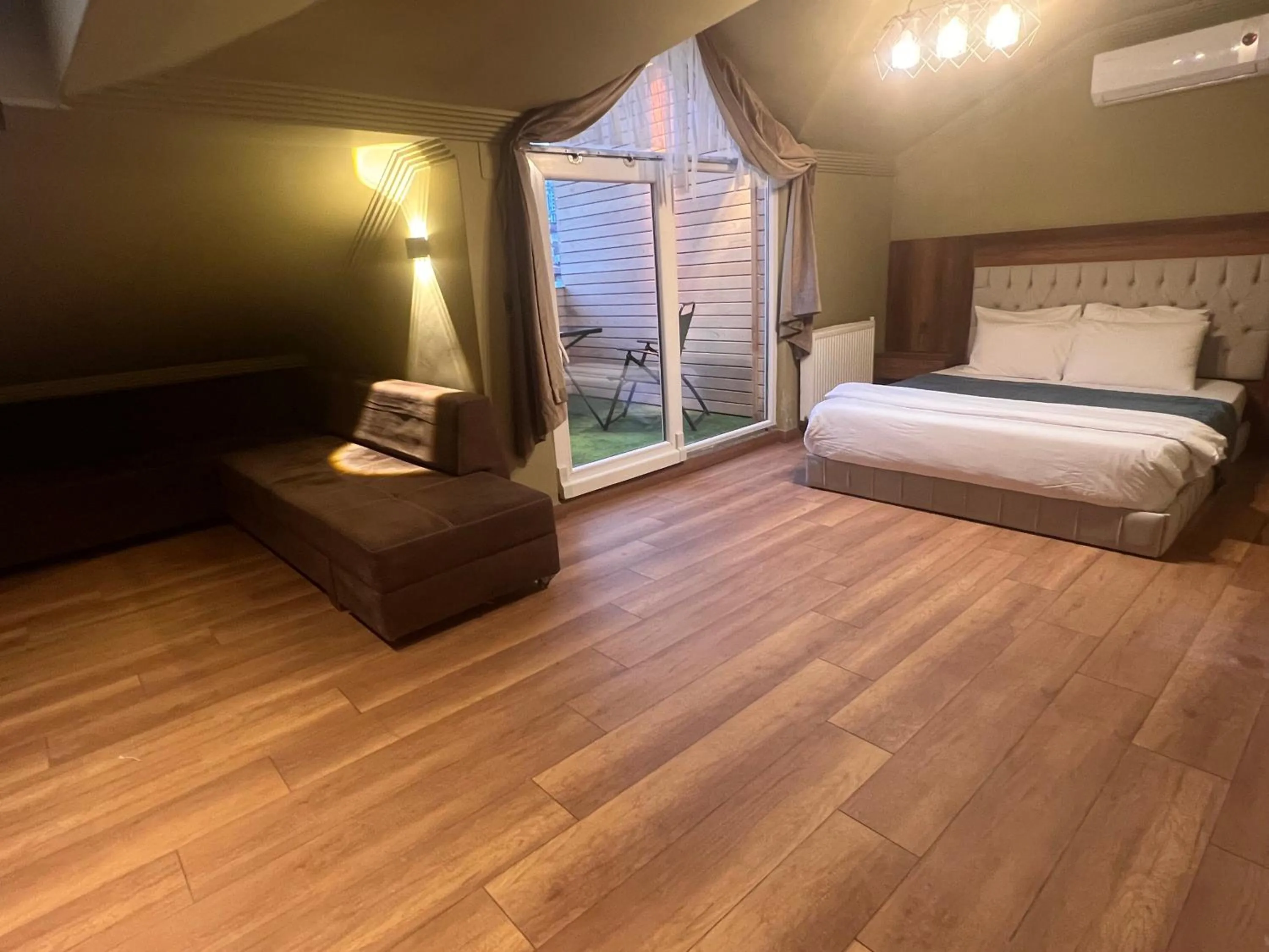 Photo of the whole room, Bed in REAL KiNG RESiDANCE