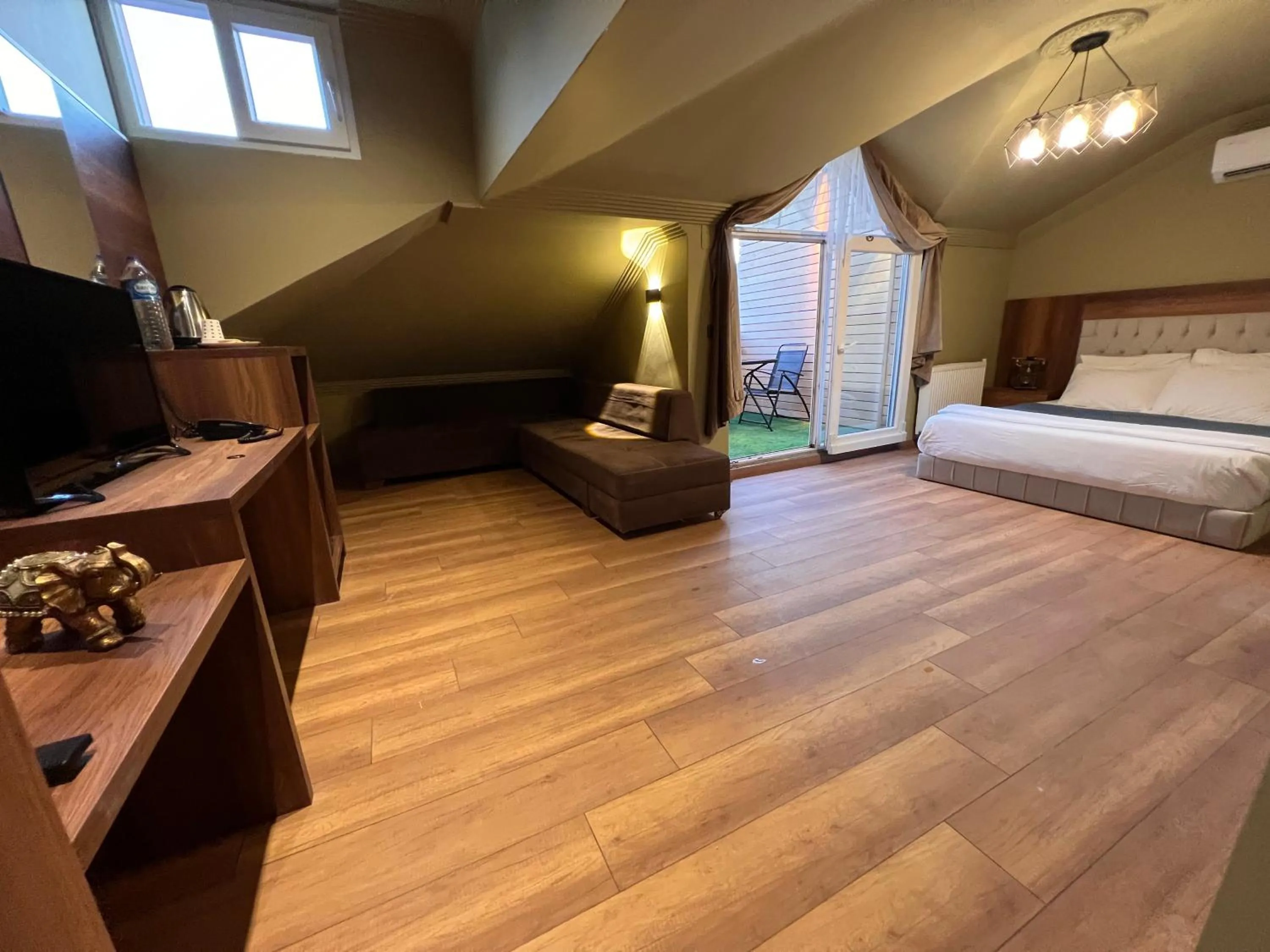 Photo of the whole room, Bed in REAL KiNG RESiDANCE