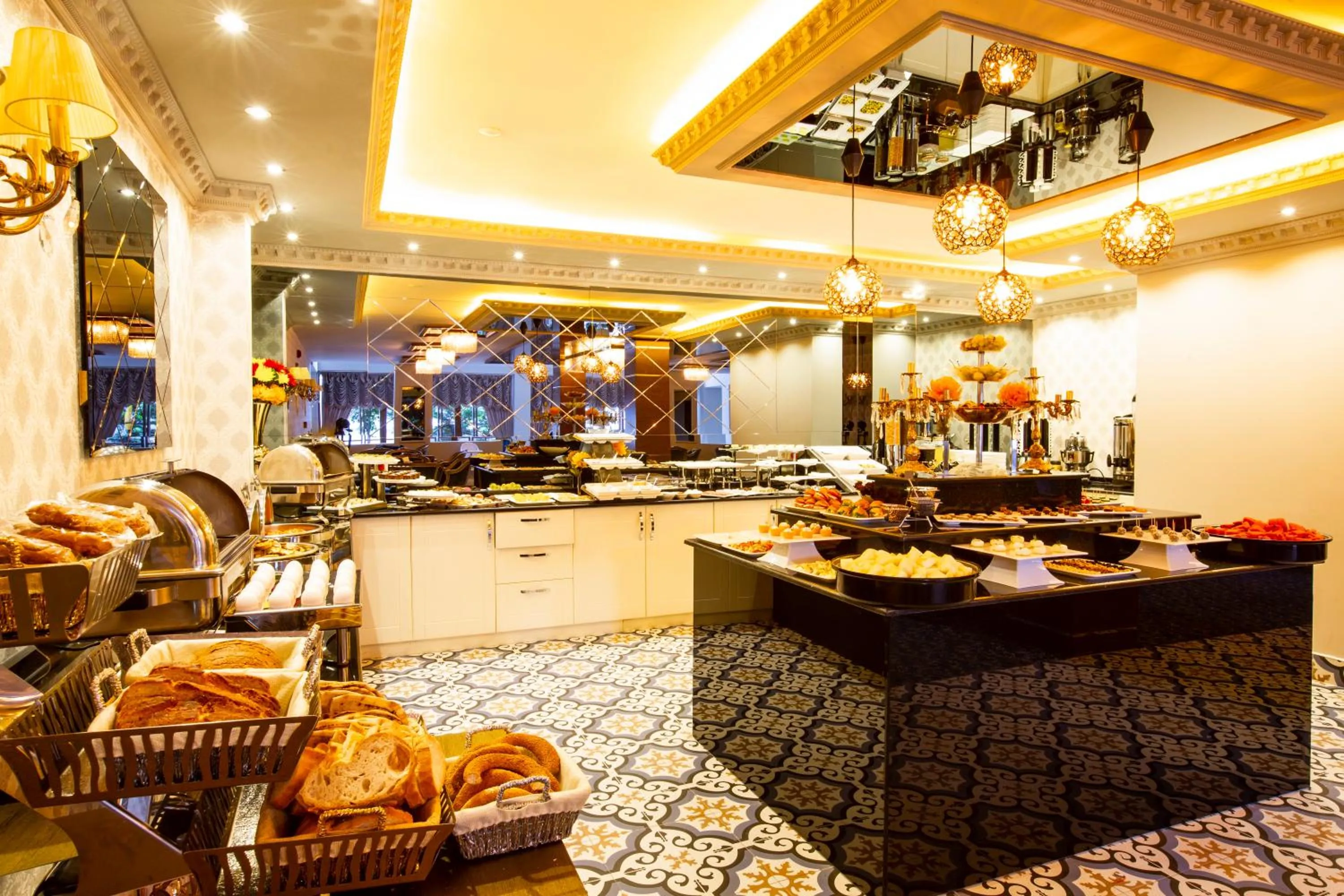 Buffet breakfast in REAL KiNG RESiDANCE