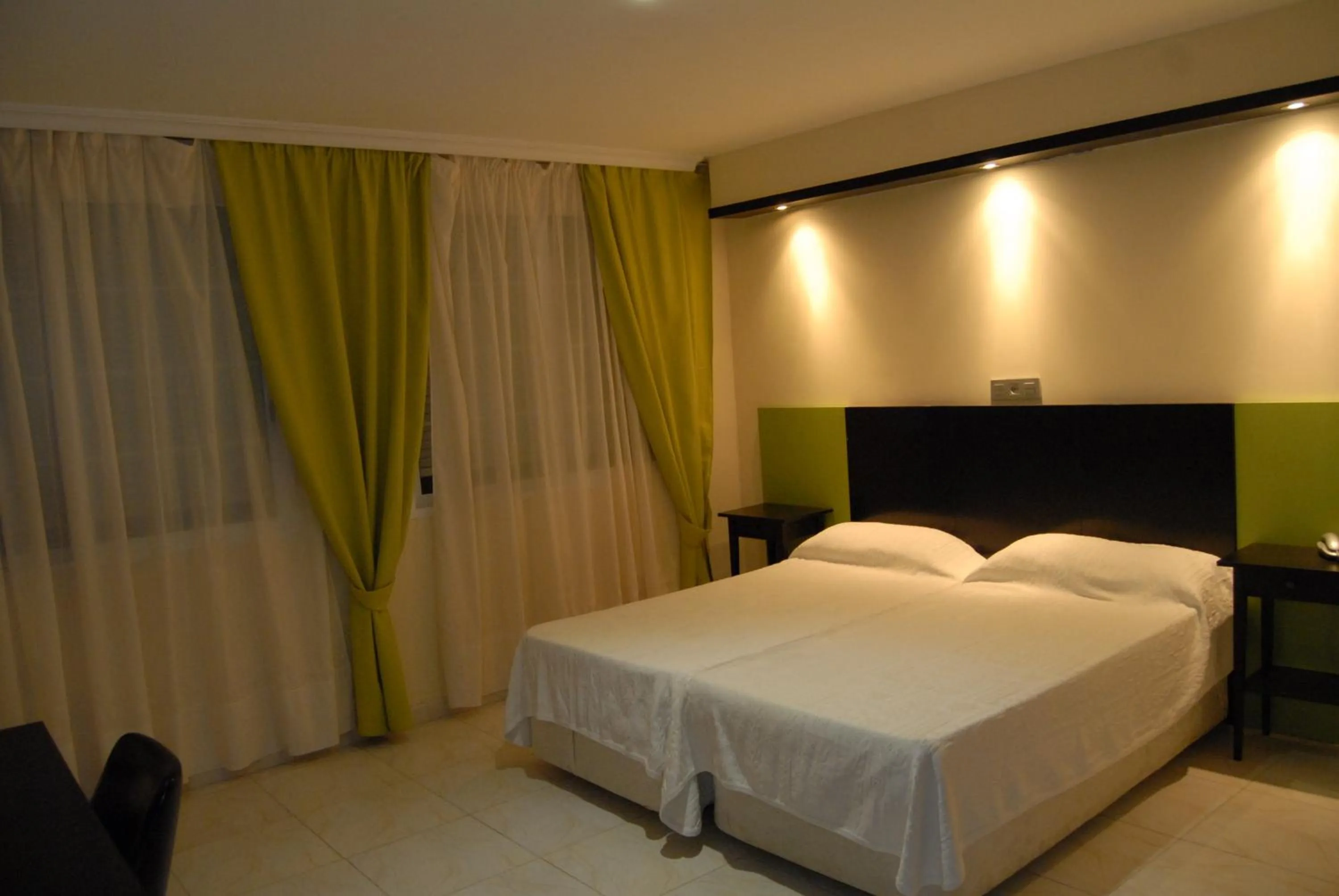 Photo of the whole room, Bed in Hotel Miramar