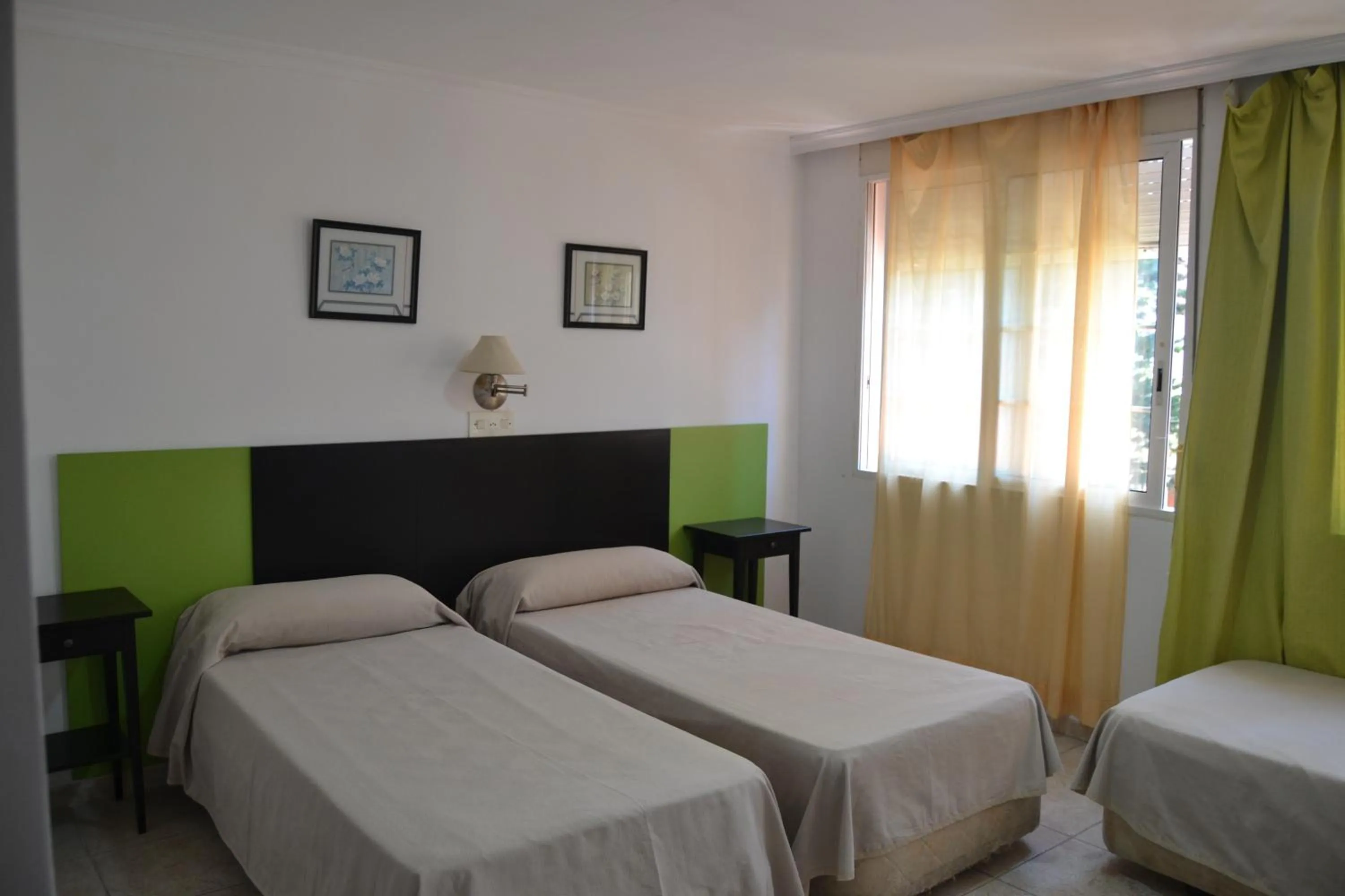 Photo of the whole room, Bed in Hotel Miramar