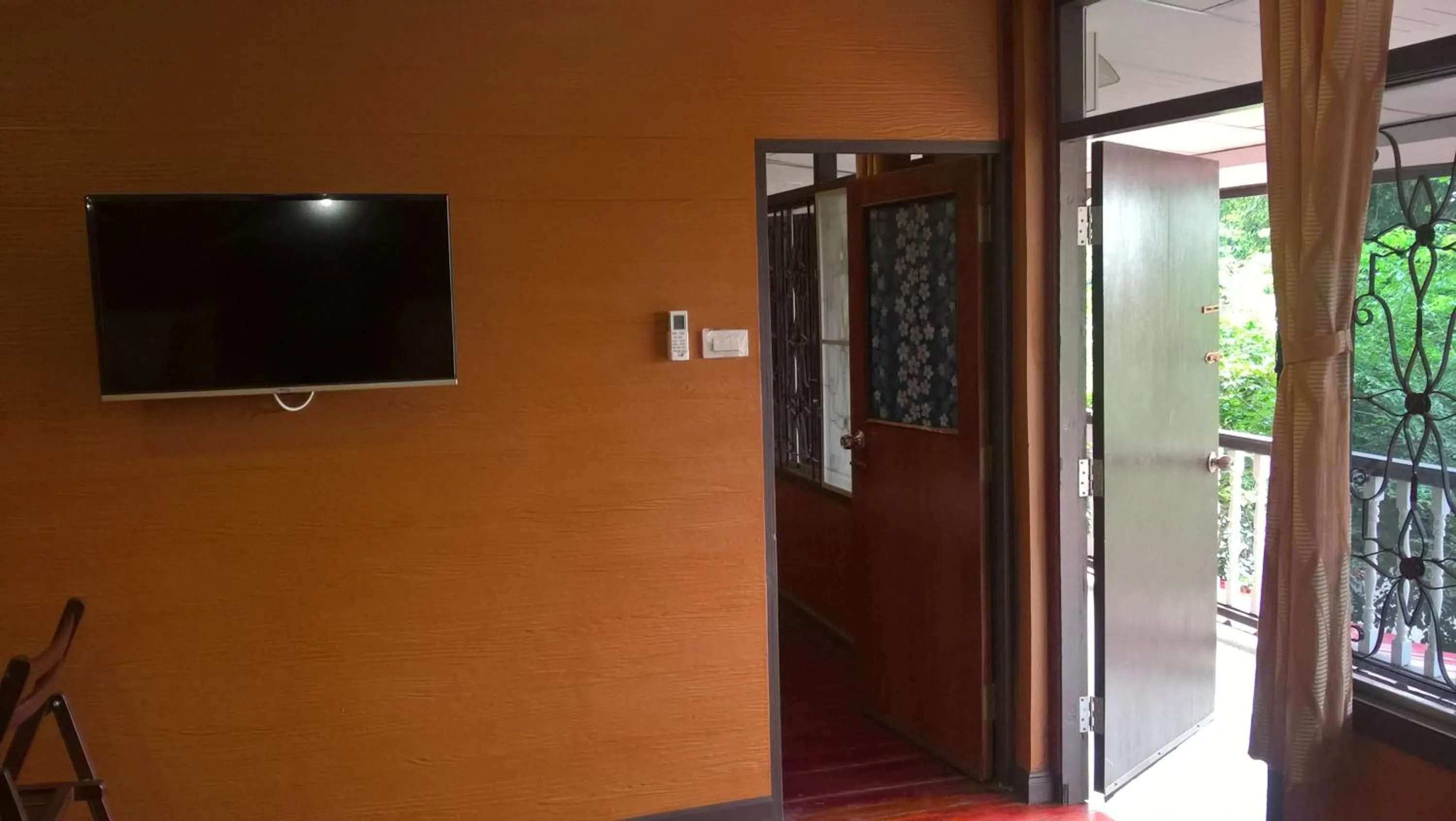 Photo of the whole room in Aiyara House