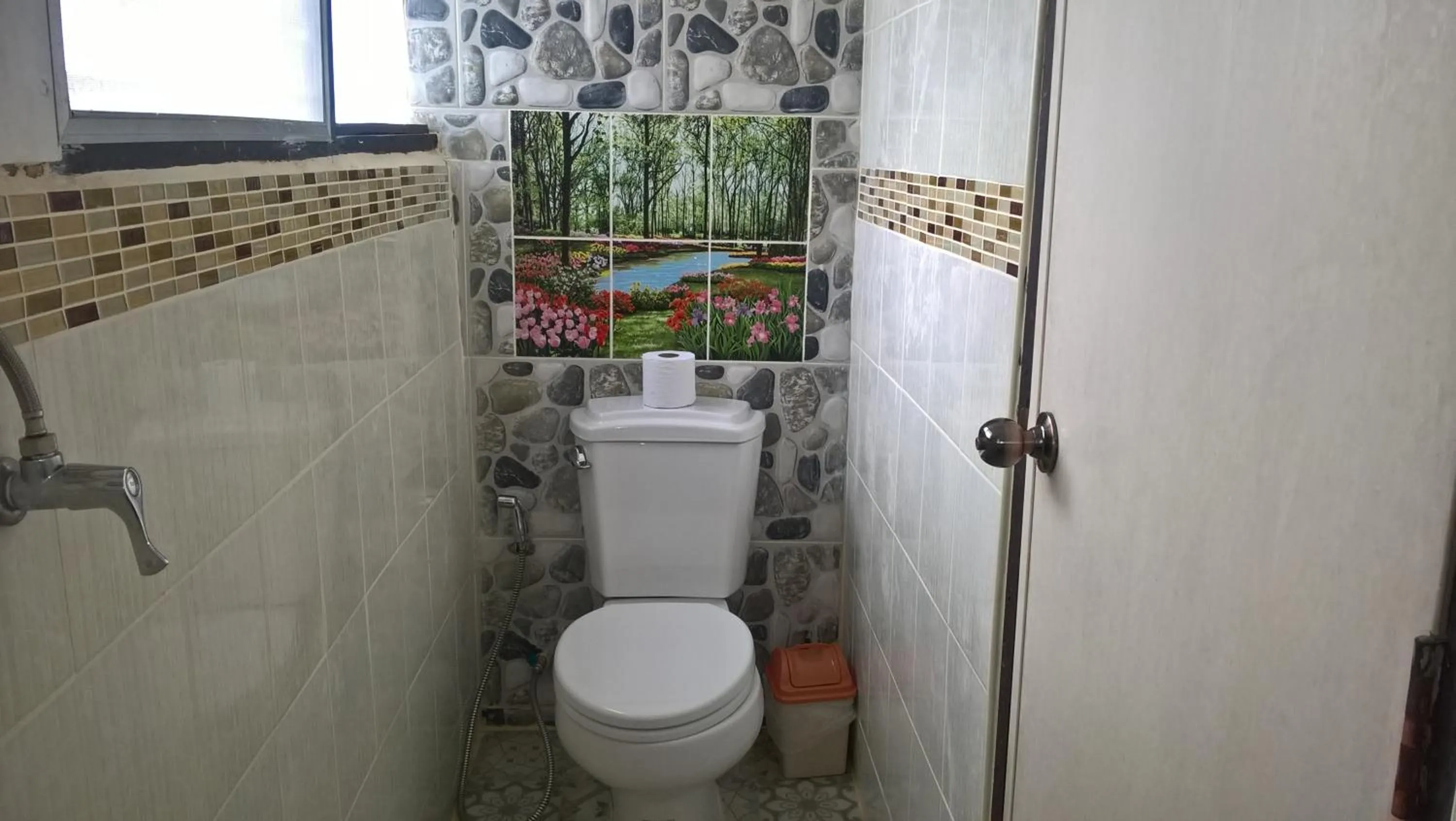 Photo of the whole room in Aiyara House