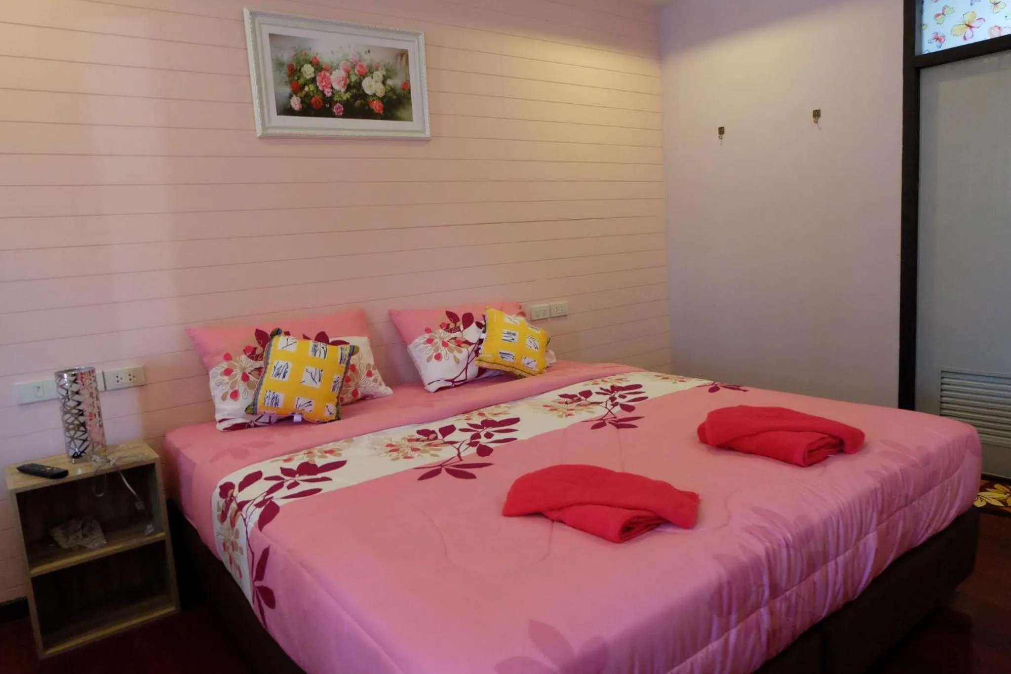 Photo of the whole room in Aiyara House