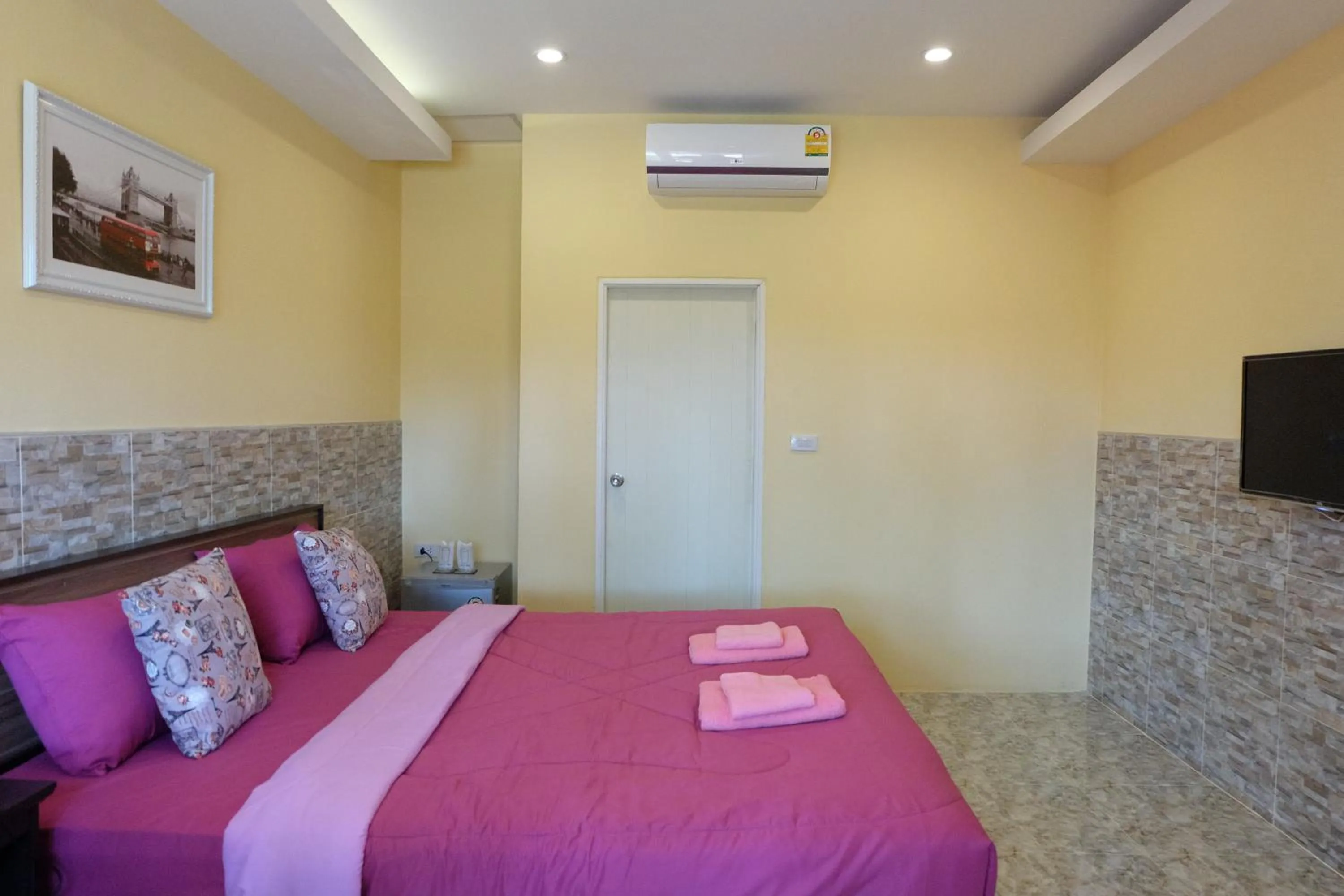 Photo of the whole room in Aiyara House