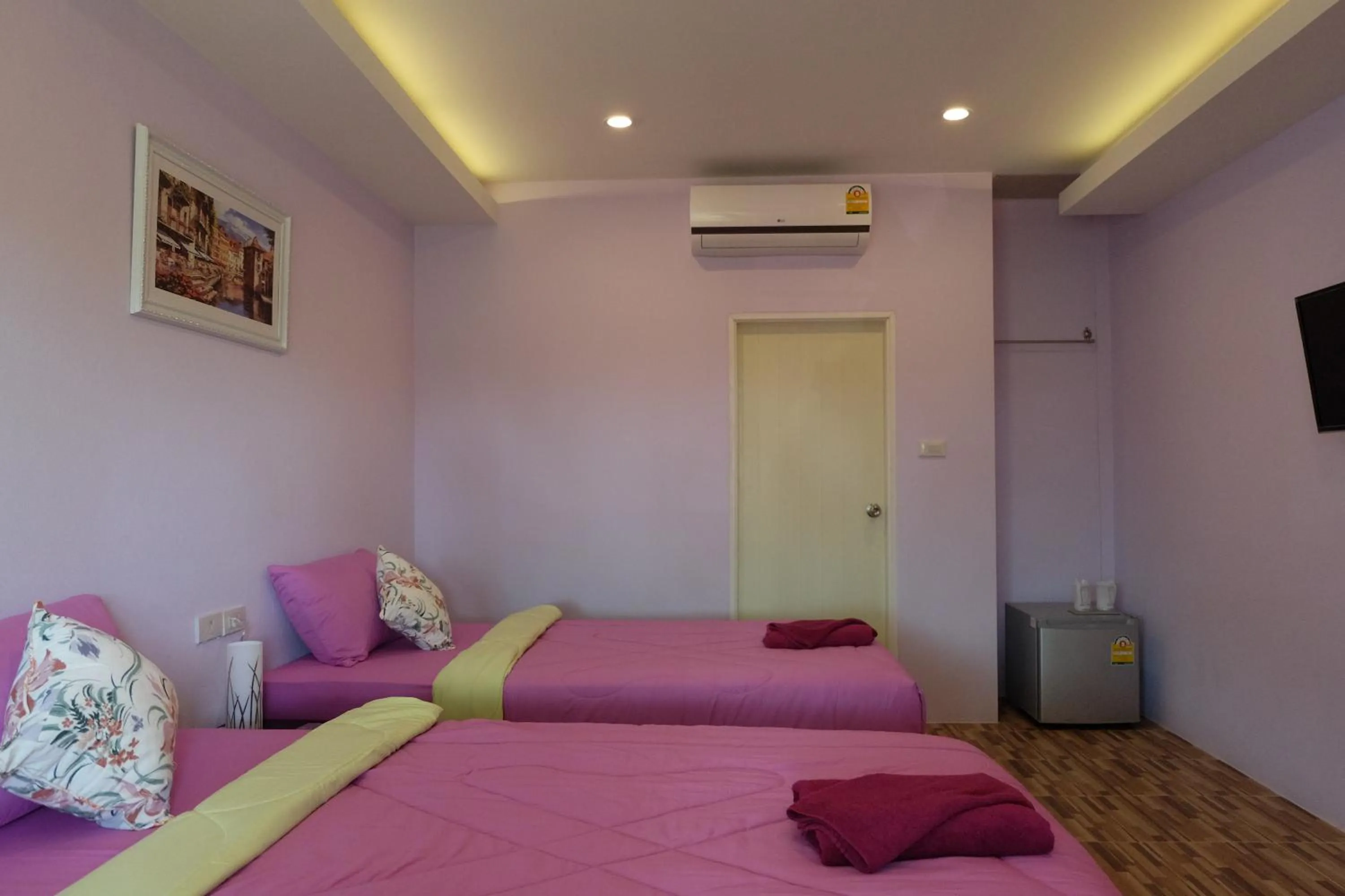 Photo of the whole room in Aiyara House