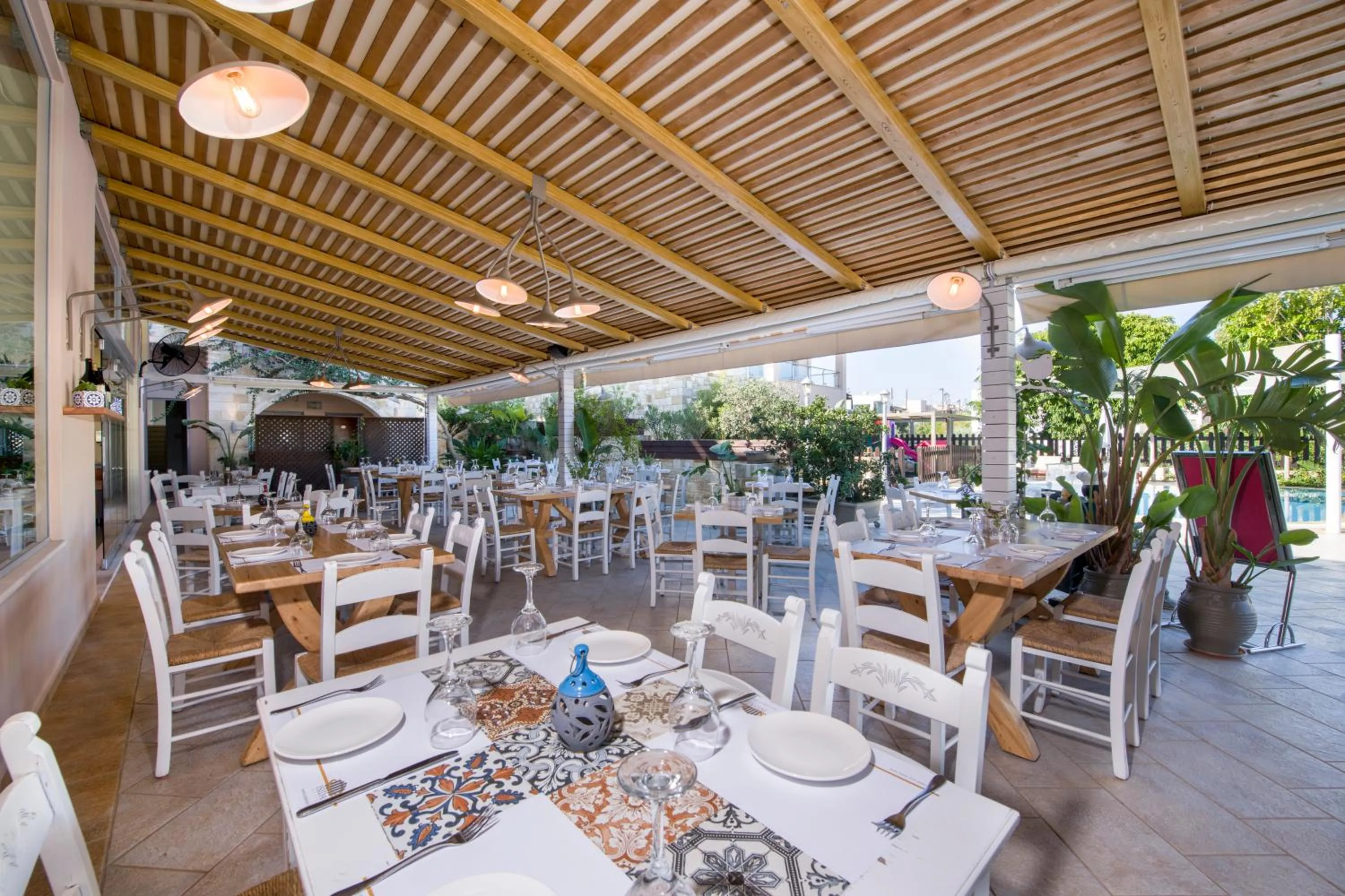 Restaurant/places to eat in Isida Hotel Agia Marina
