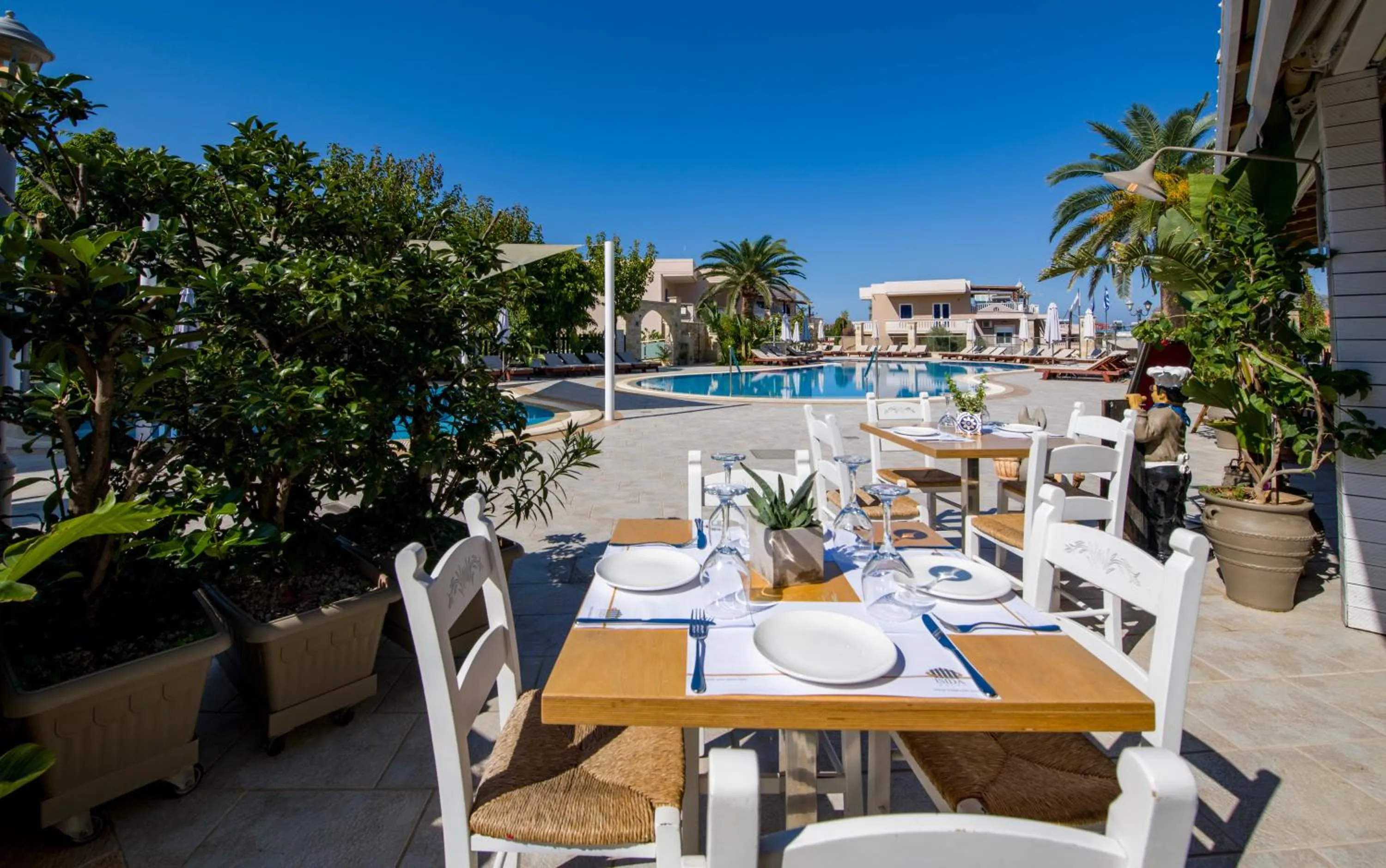 Restaurant/places to eat in Isida Hotel Agia Marina