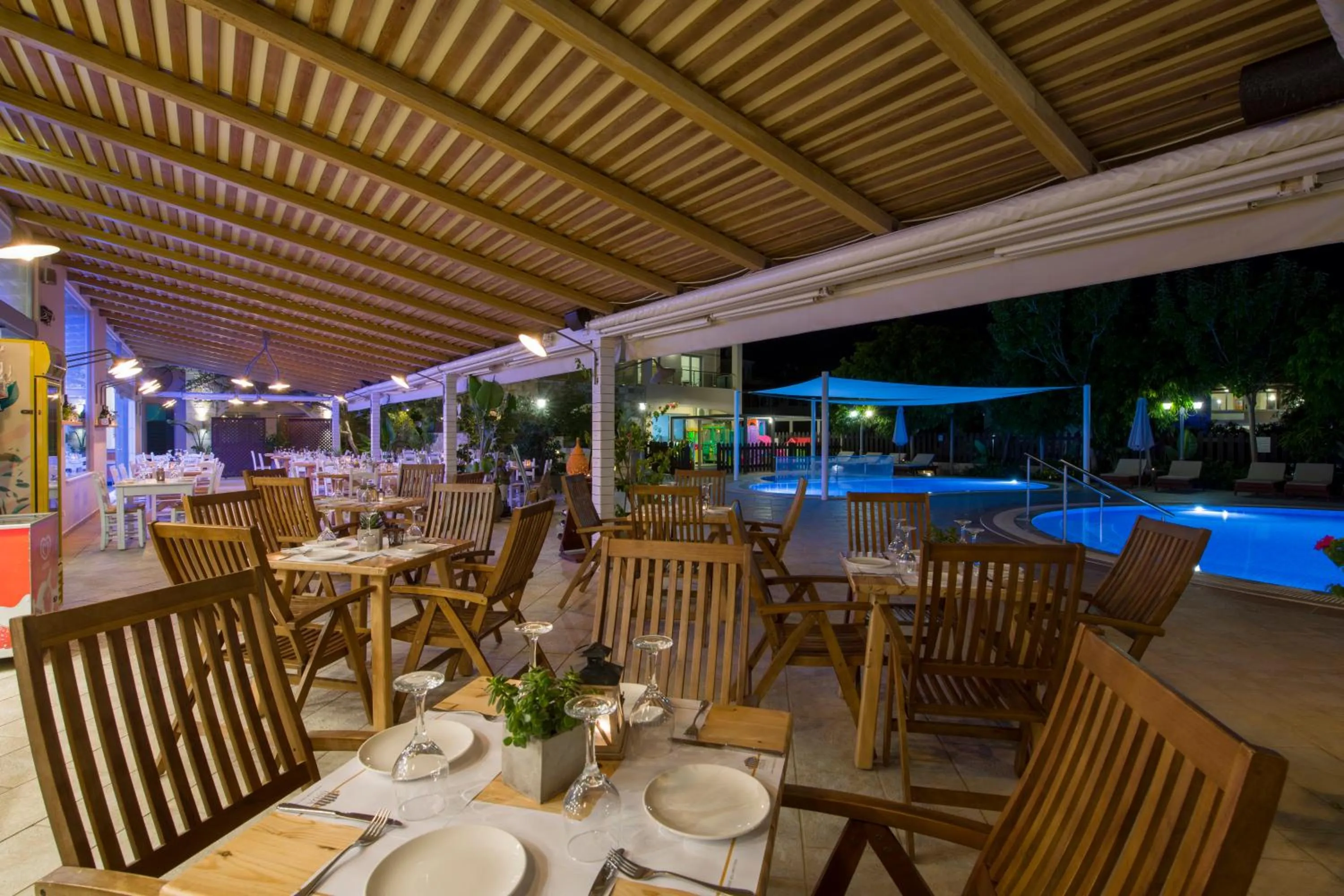 Restaurant/places to eat in Isida Hotel Agia Marina
