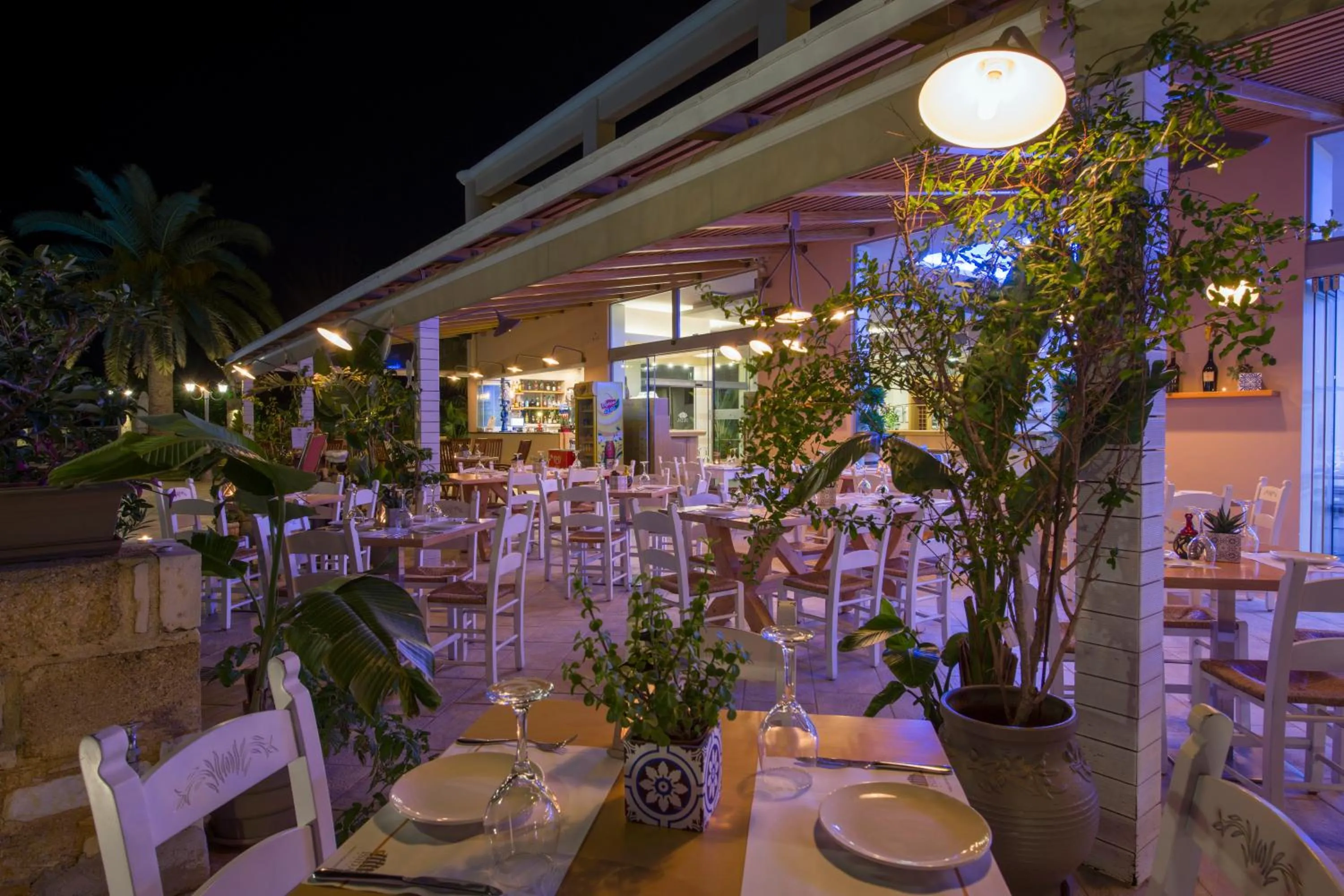Restaurant/places to eat in Isida Hotel Agia Marina