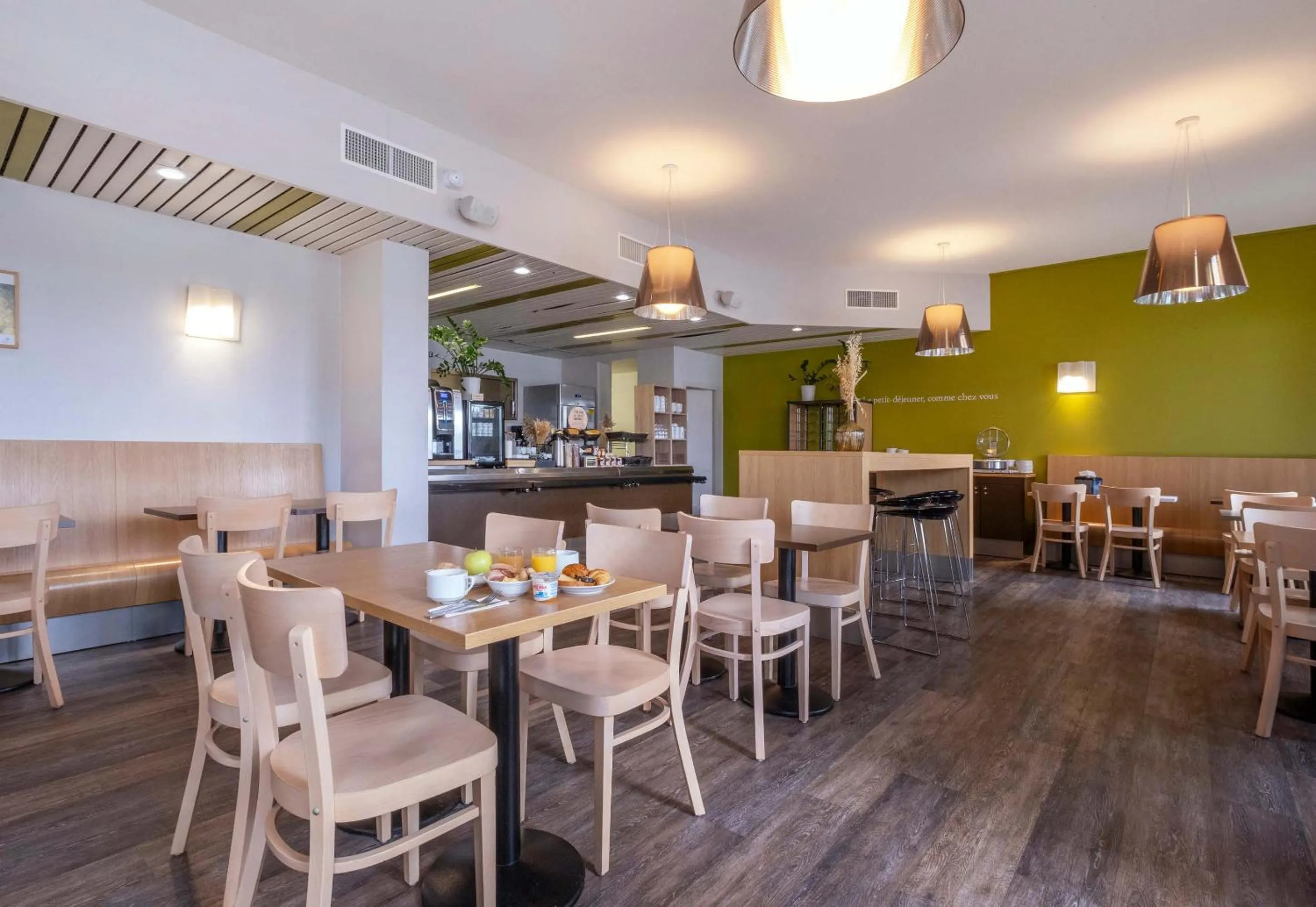 Breakfast in B&B HOTEL La Rochelle Centre