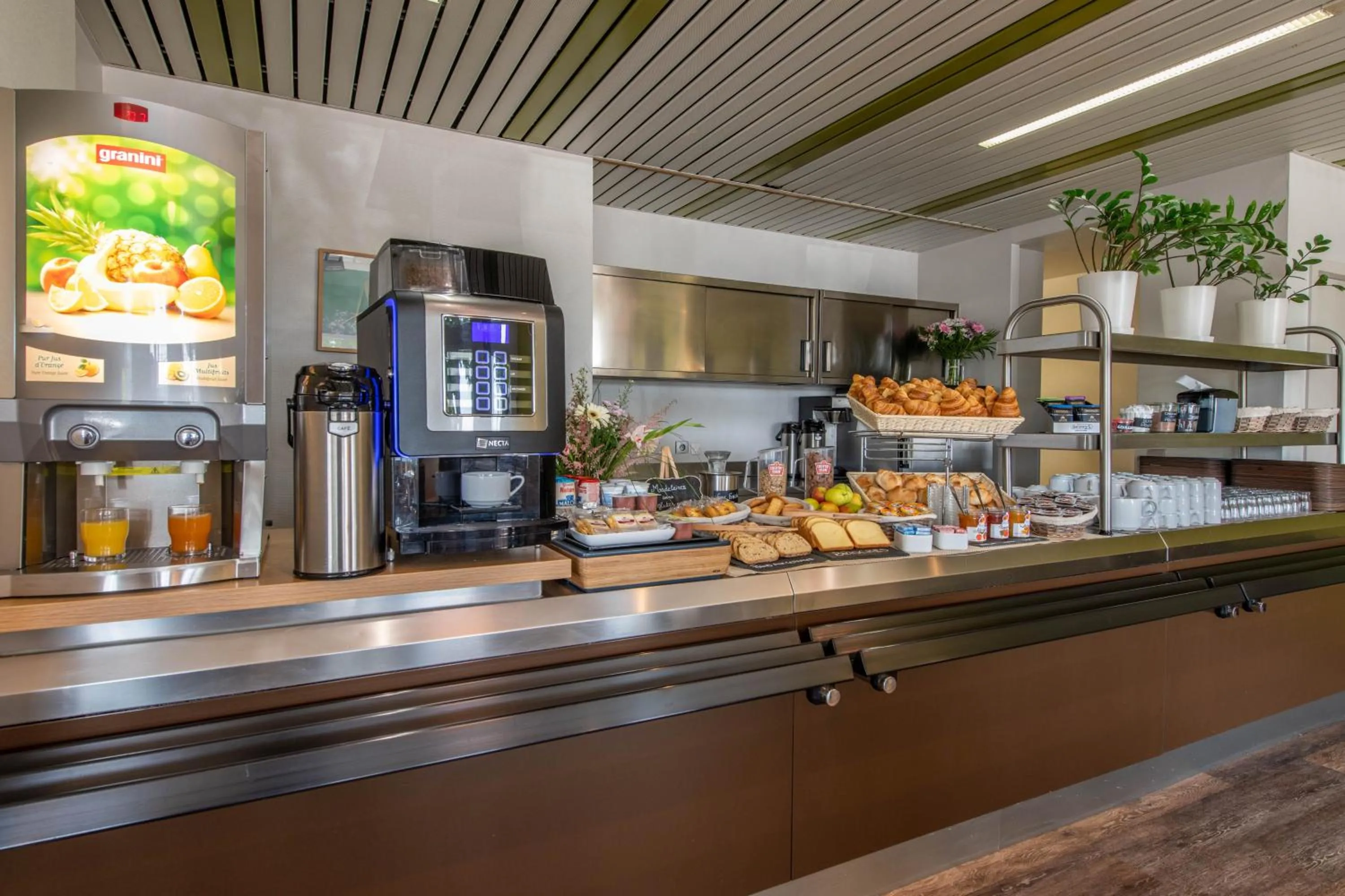 Food in B&B HOTEL La Rochelle Centre