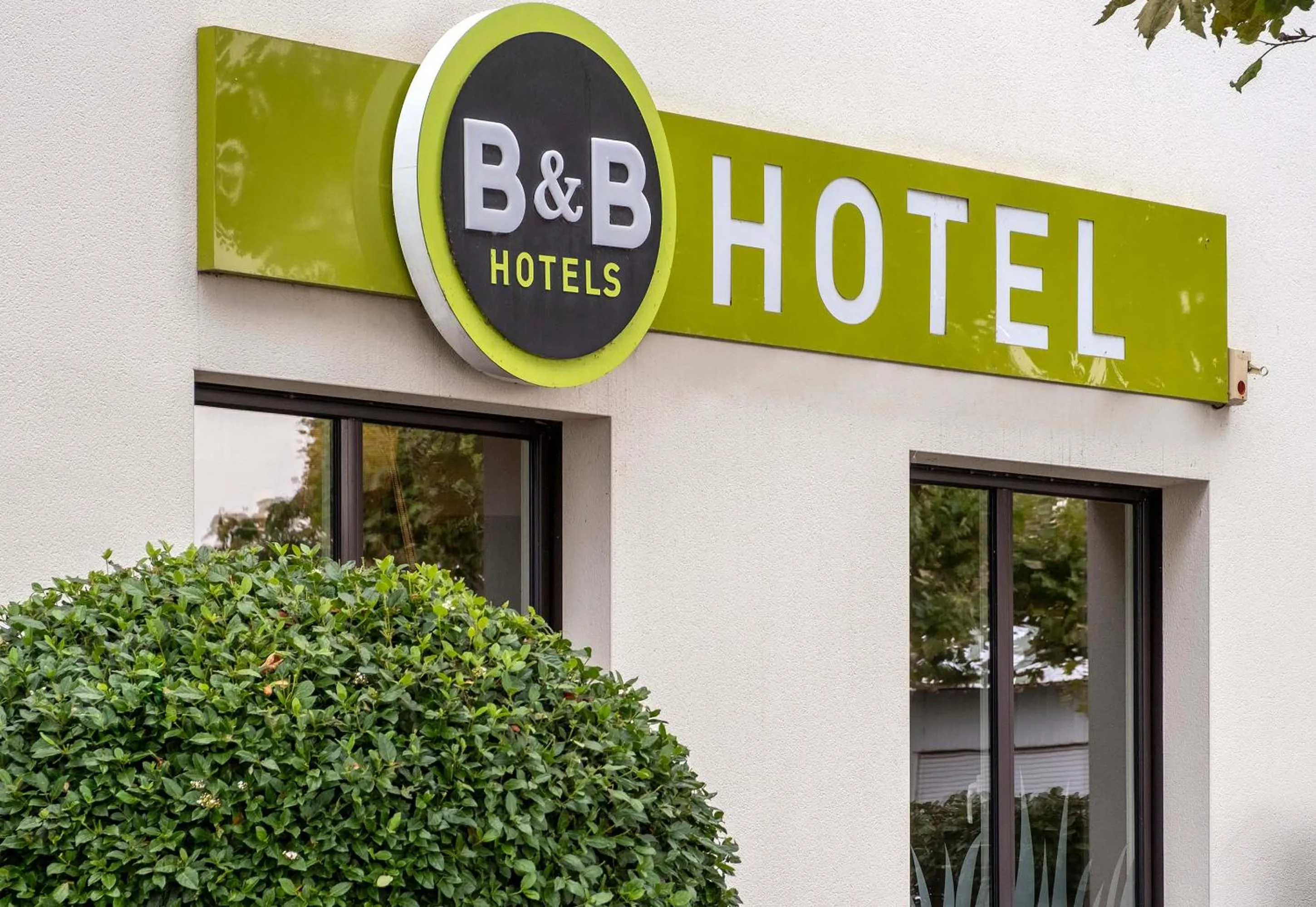 Property logo or sign in B&B HOTEL La Rochelle Centre