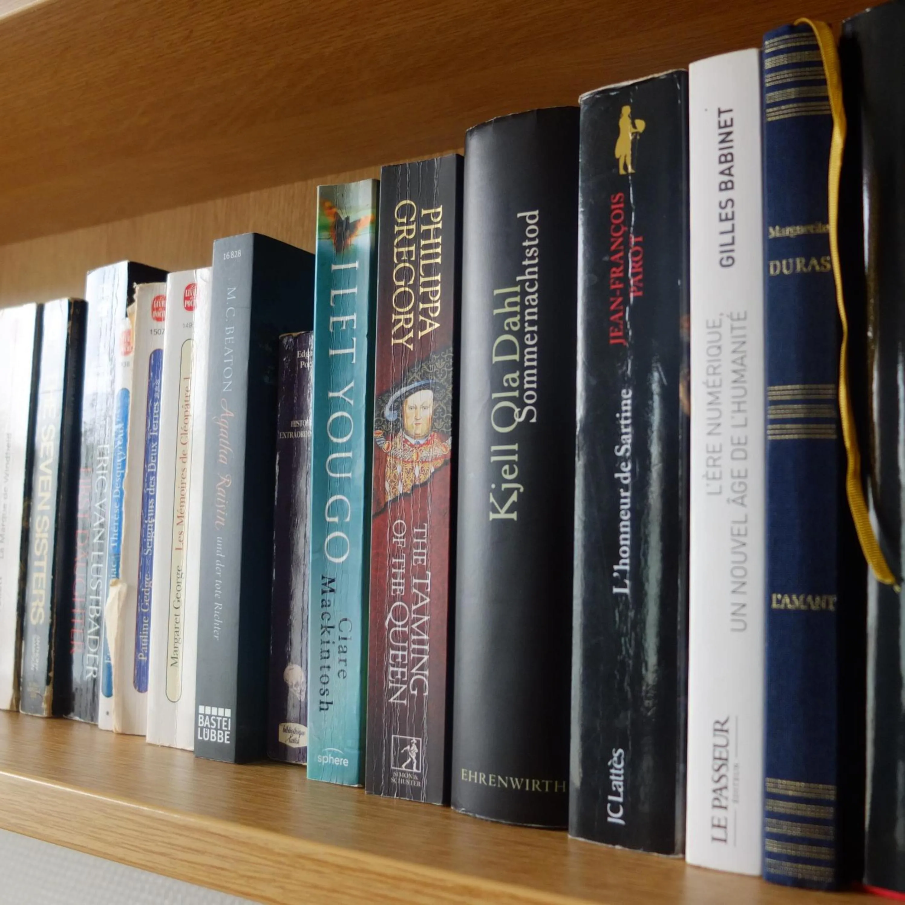 Library in B&B HOTEL La Rochelle Centre