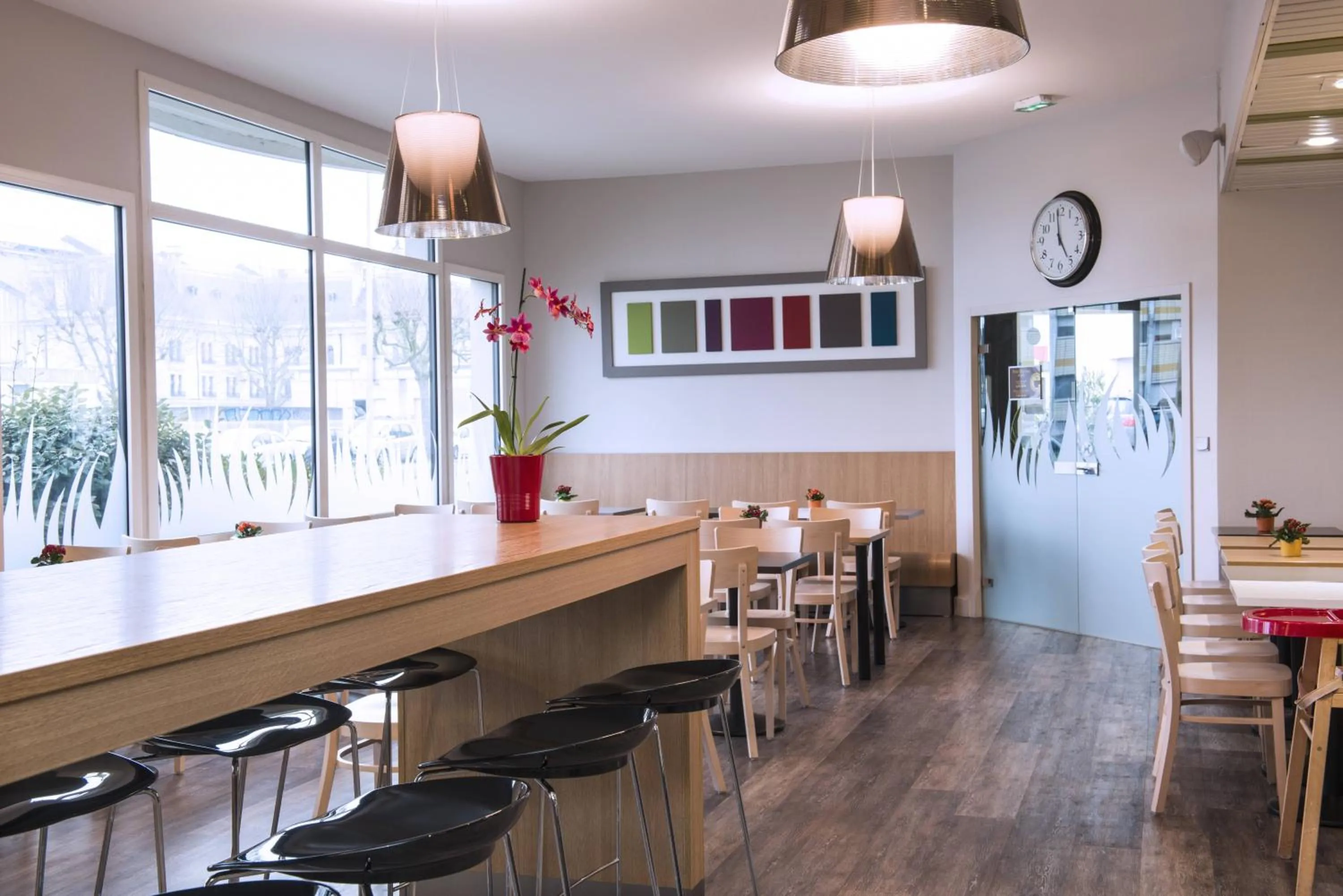 Breakfast in B&B HOTEL La Rochelle Centre