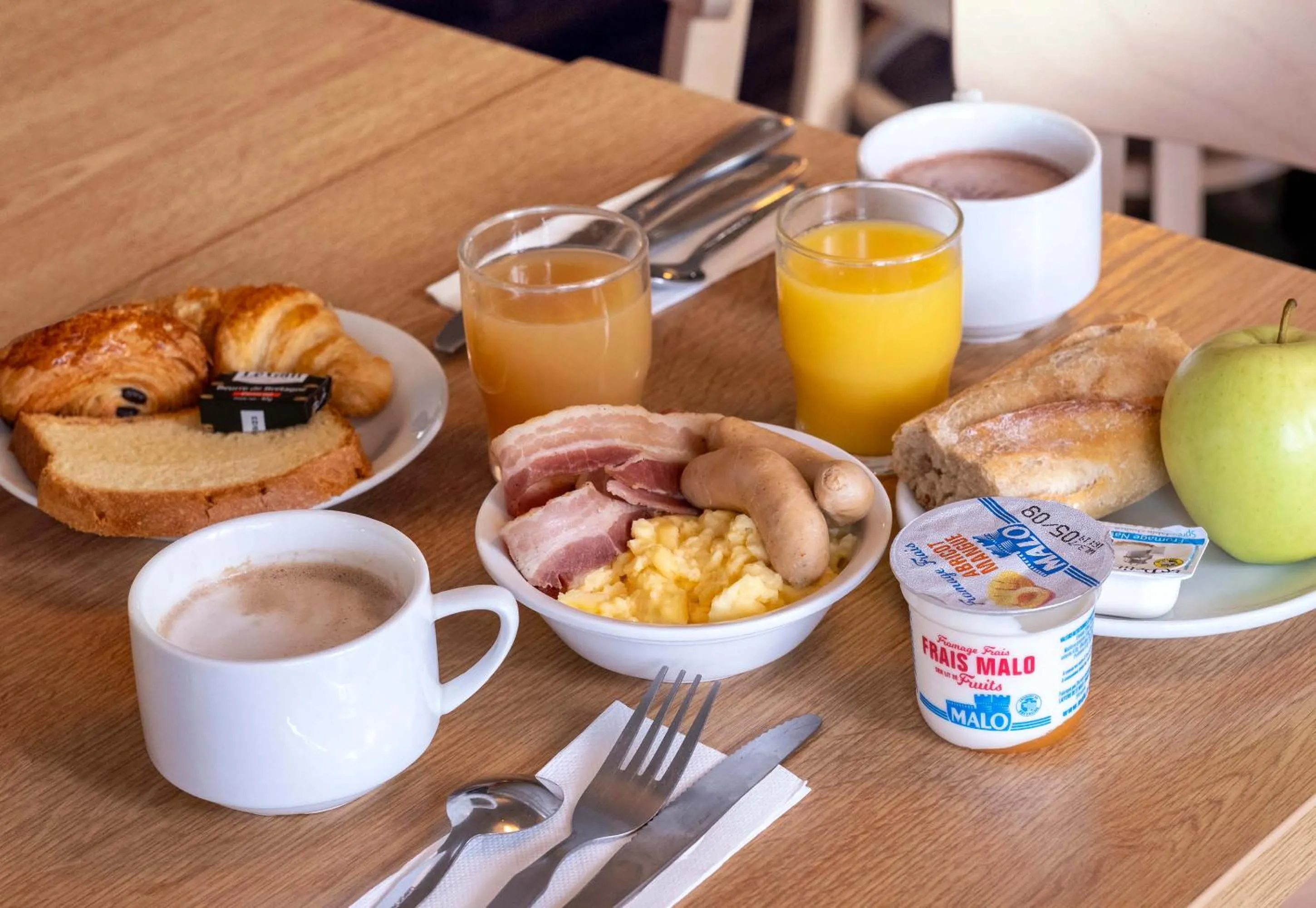 Breakfast in B&B HOTEL La Rochelle Centre