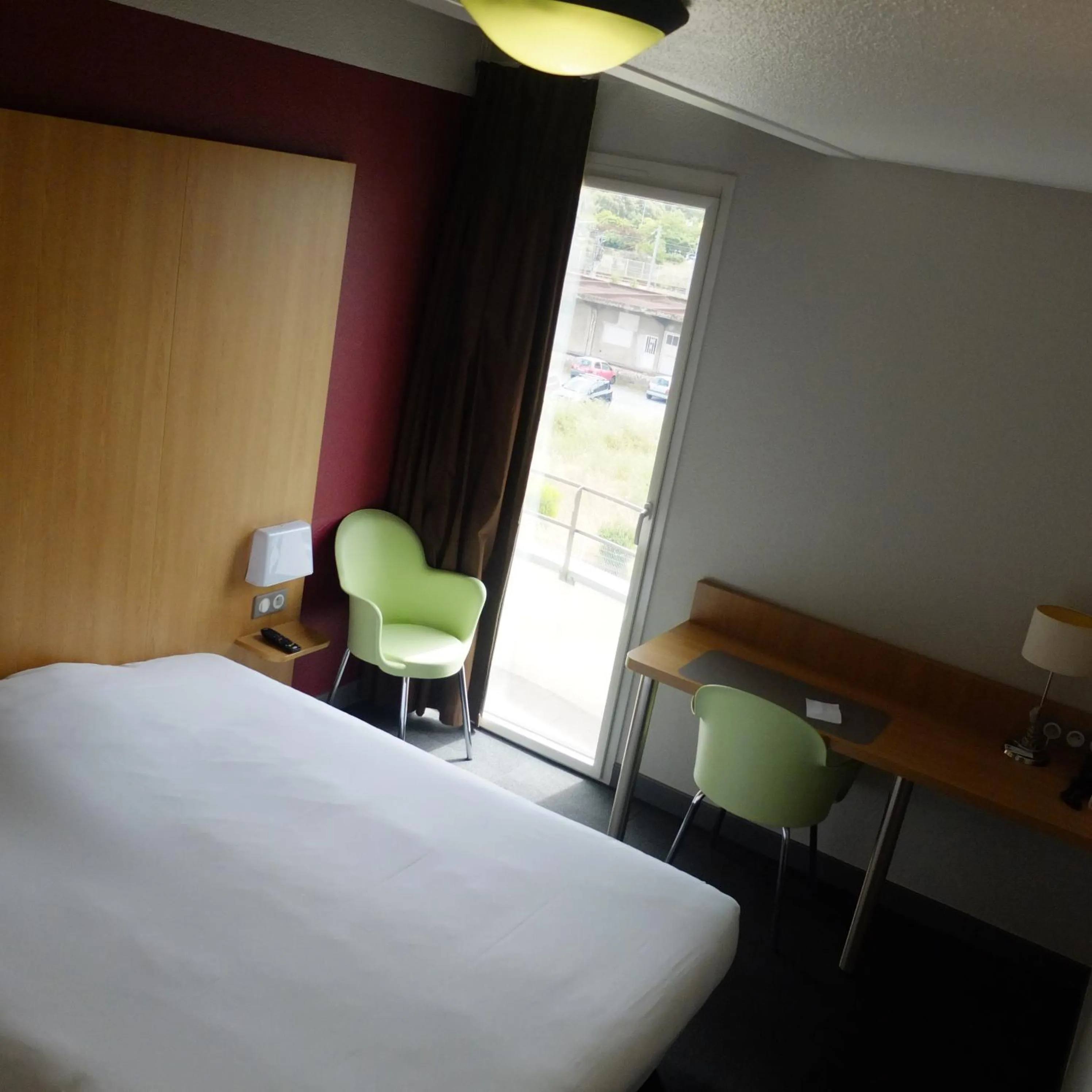 Bedroom, Bed in B&B HOTEL La Rochelle Centre