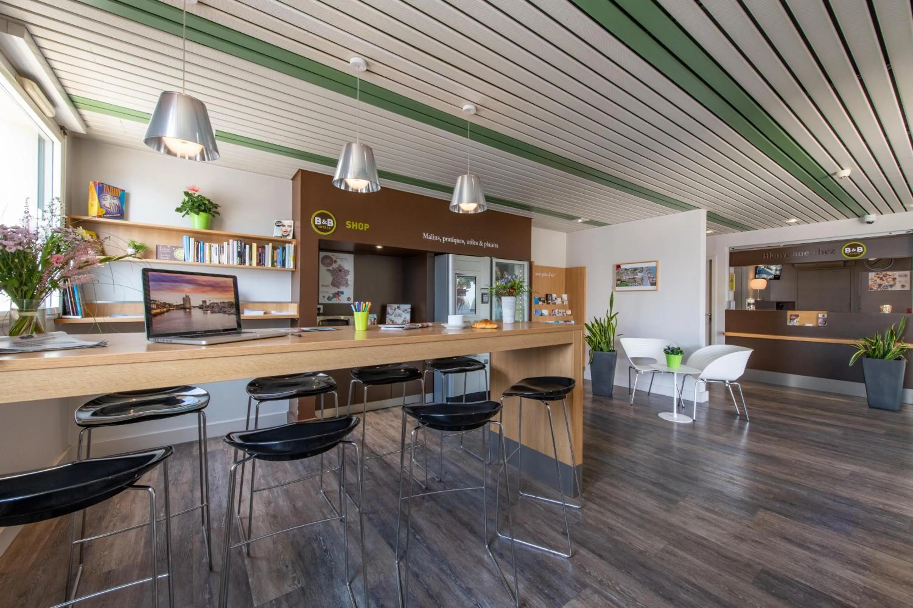 Lobby or reception in B&B HOTEL La Rochelle Centre