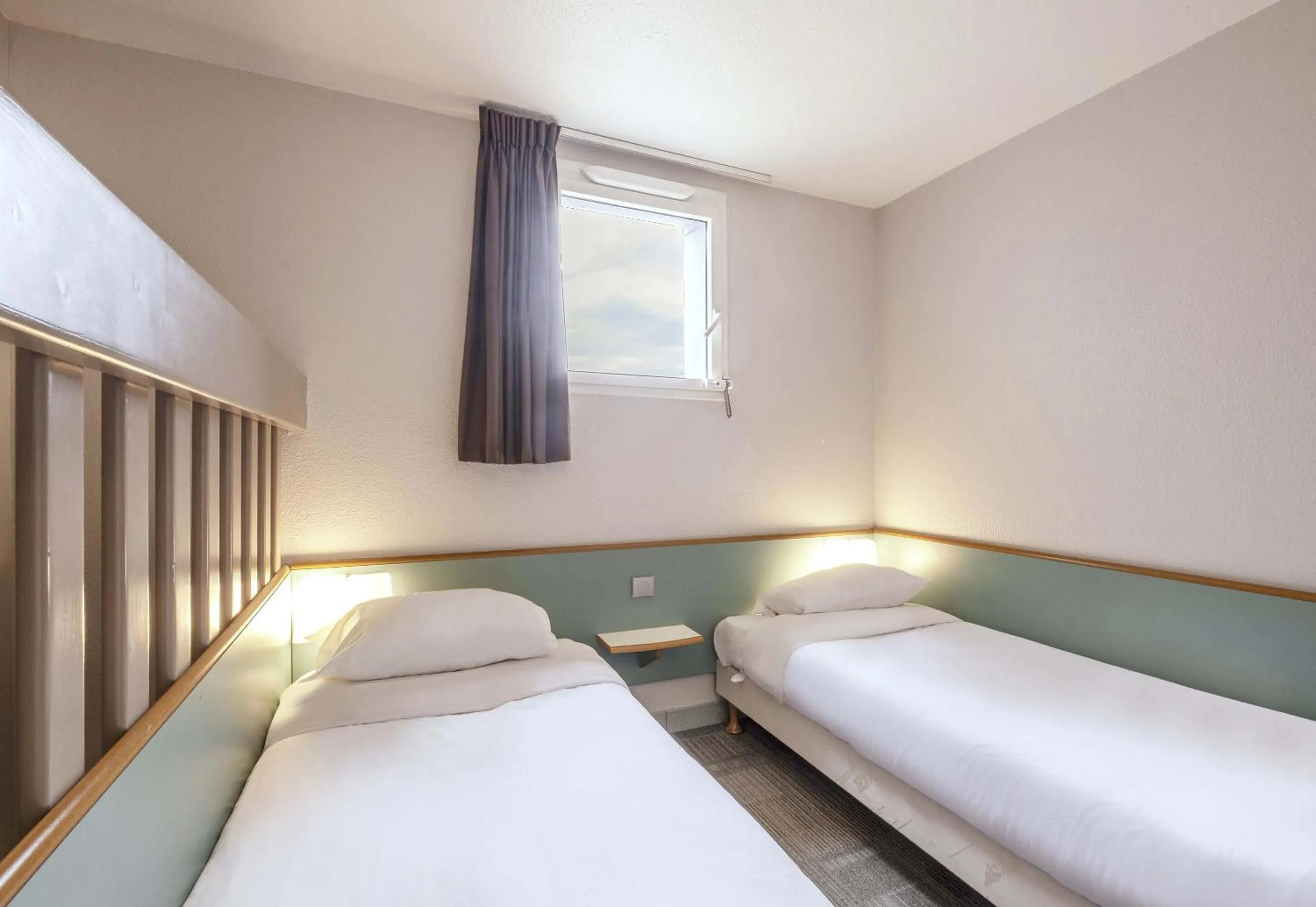 Bedroom, Bed in B&B HOTEL La Rochelle Centre