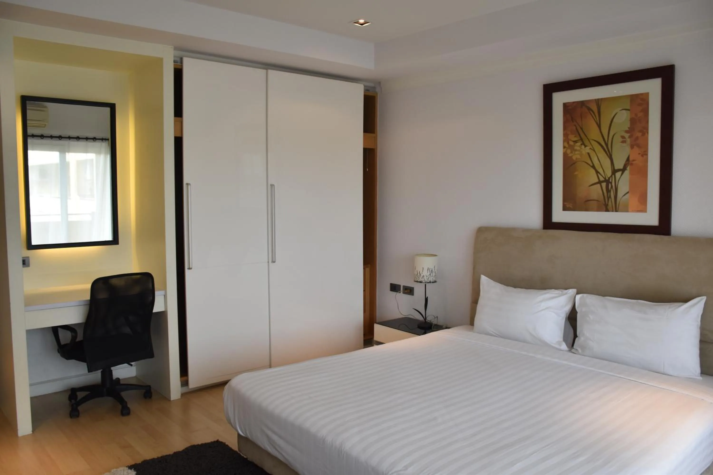 Photo of the whole room, Bed in View Talay Residence 6 Wongamat Beach