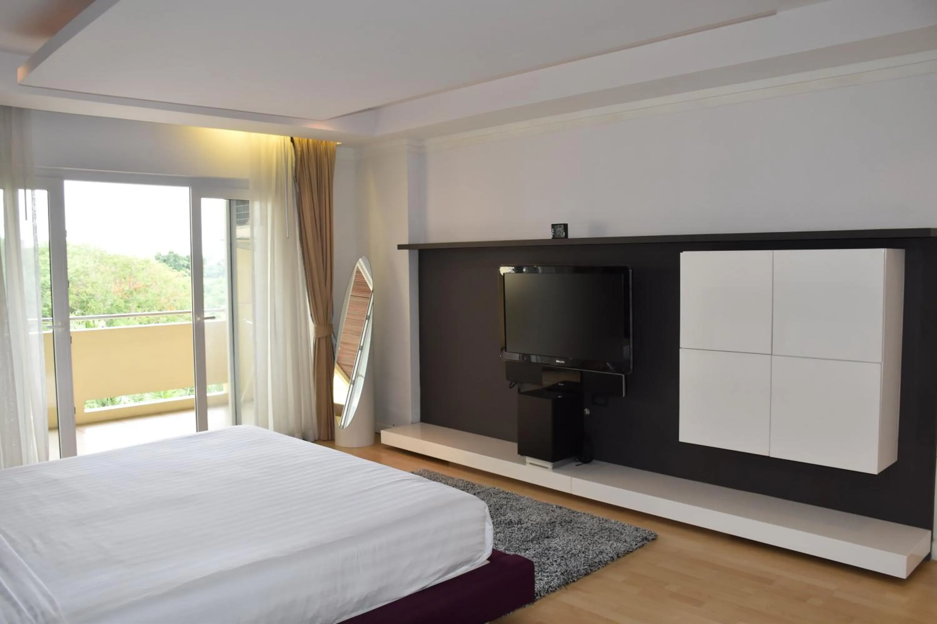 Photo of the whole room, Bed in View Talay Residence 6 Wongamat Beach