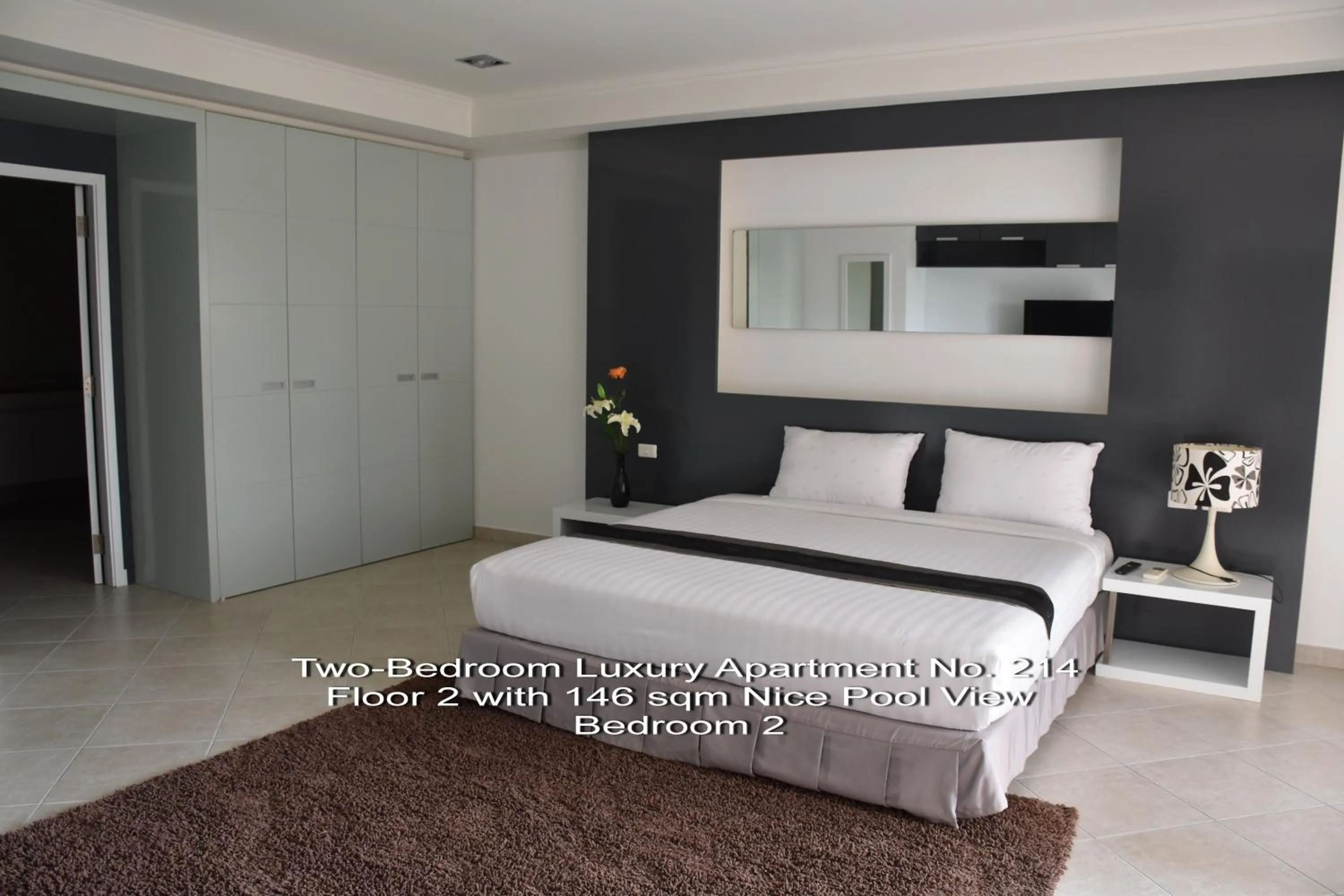 Photo of the whole room, Bed in View Talay Residence 6 Wongamat Beach