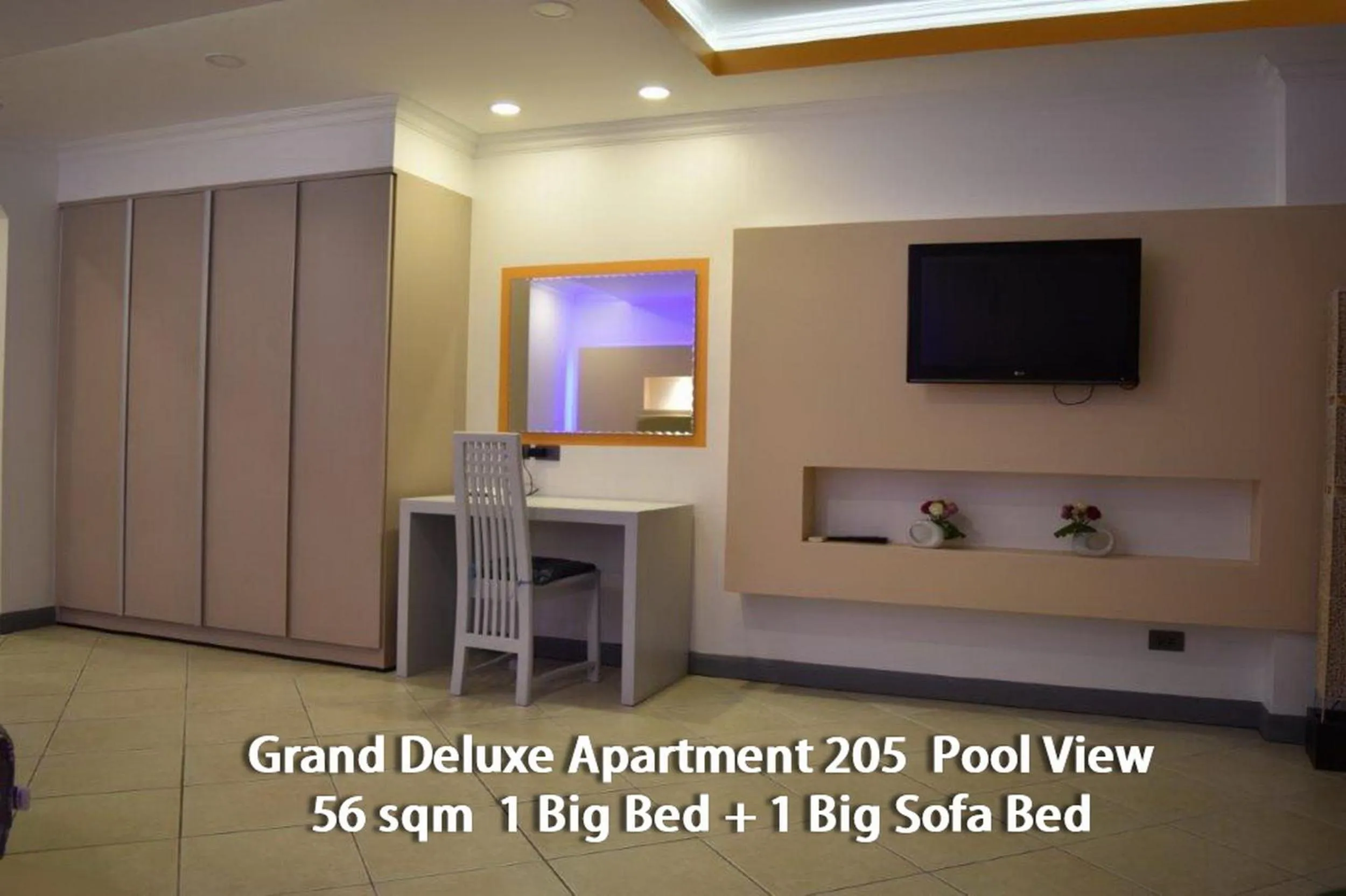 Photo of the whole room, Bed in View Talay Residence 6 Wongamat Beach