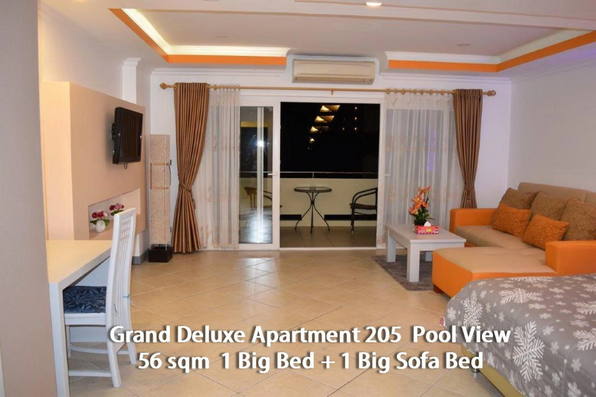 Photo of the whole room, Bed in View Talay Residence 6 Wongamat Beach