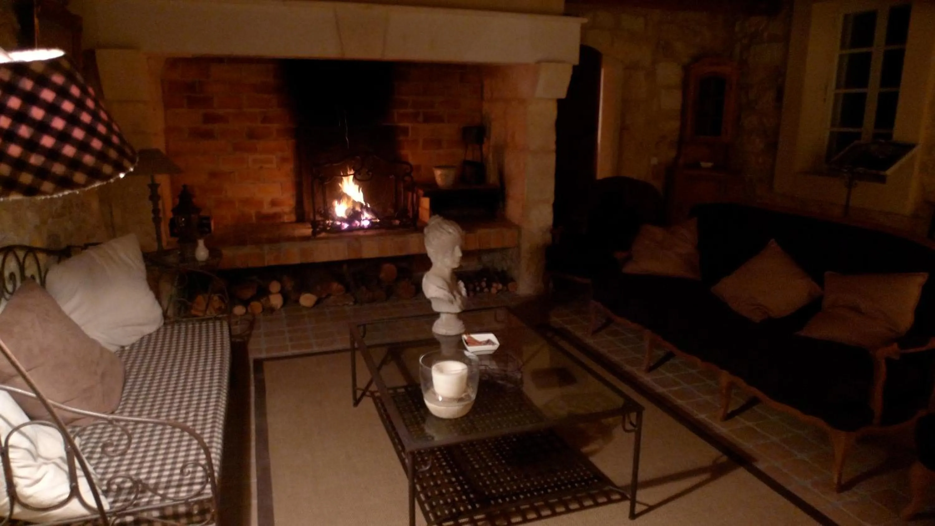 Communal lounge/ TV room in Mas Petit Prince