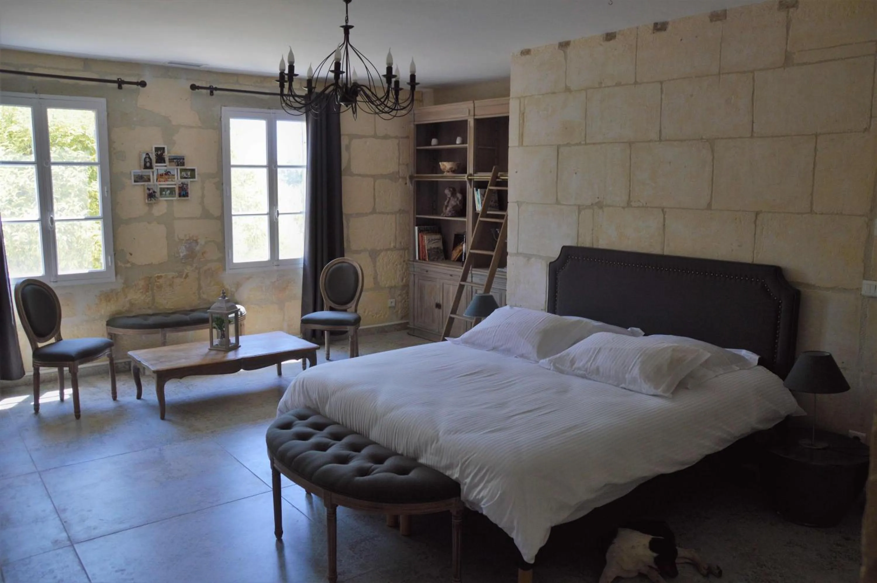 Photo of the whole room, Bed in Mas Petit Prince