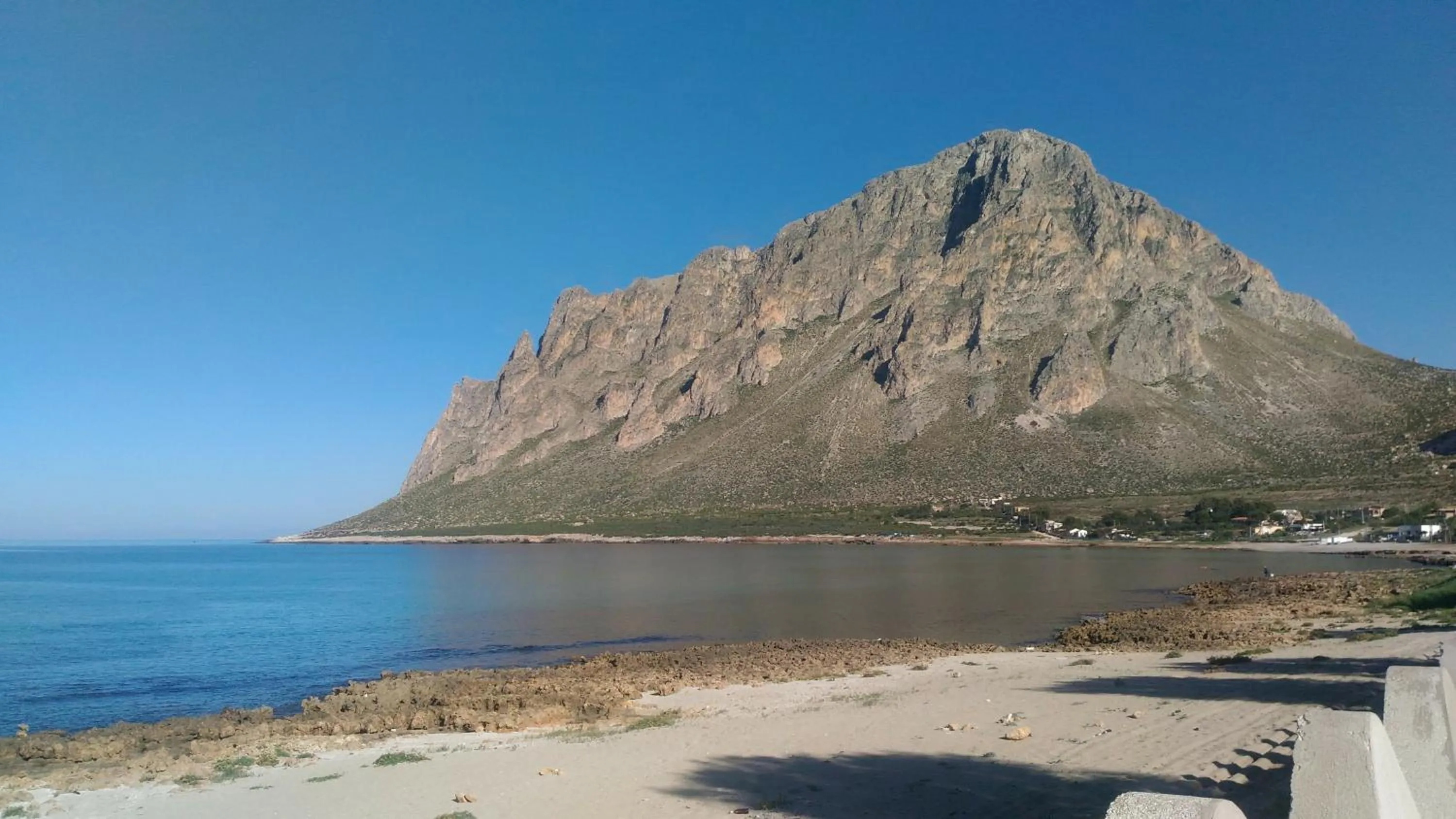 Natural landscape in Baia Cofano Home
