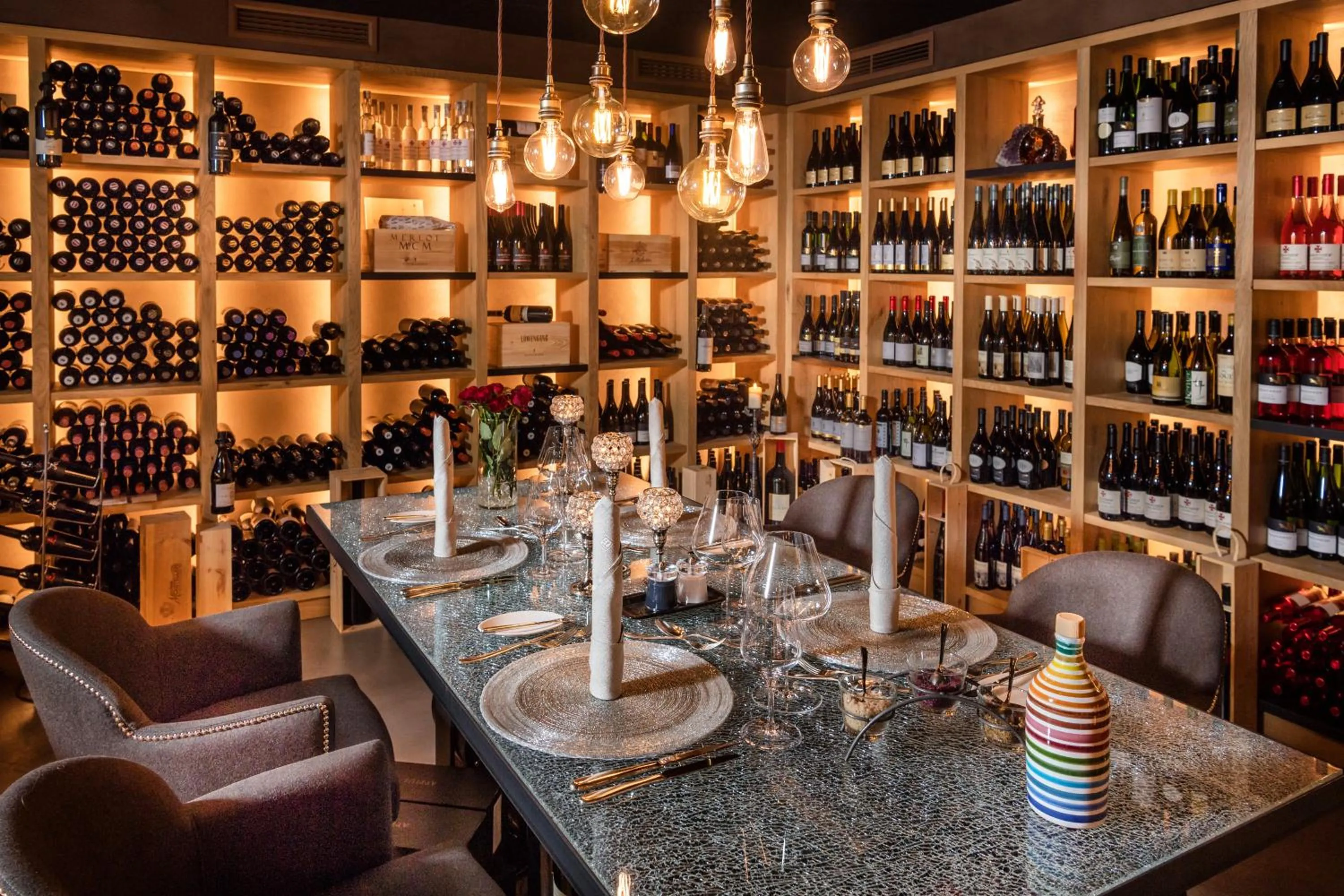 Restaurant/places to eat in FAYN garden retreat hotel