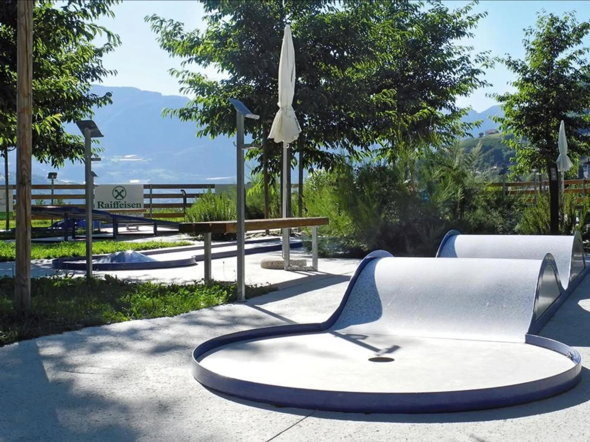 Minigolf in FAYN garden retreat hotel