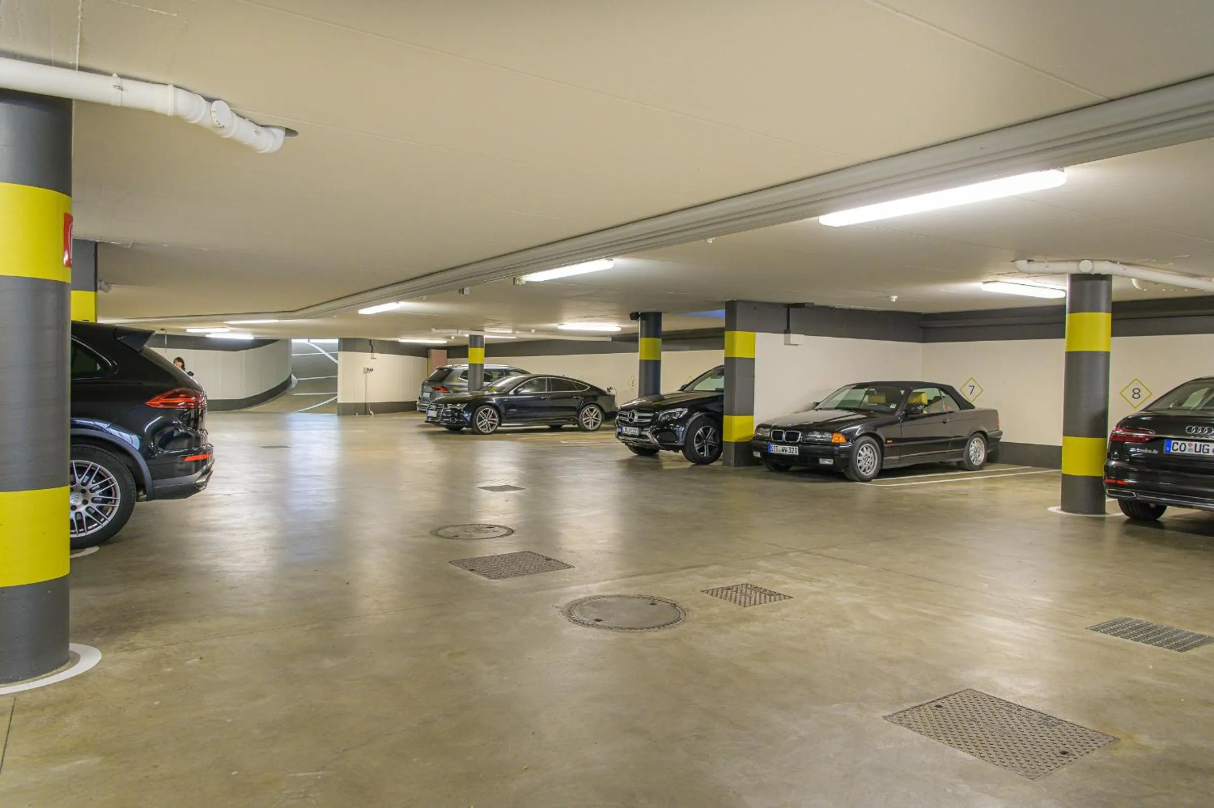 Parking in FAYN garden retreat hotel