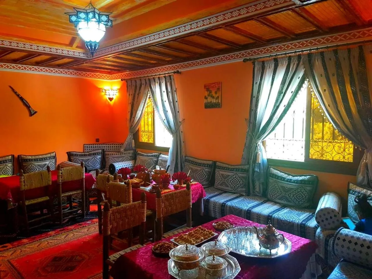 Restaurant/places to eat in Atlas Imoula