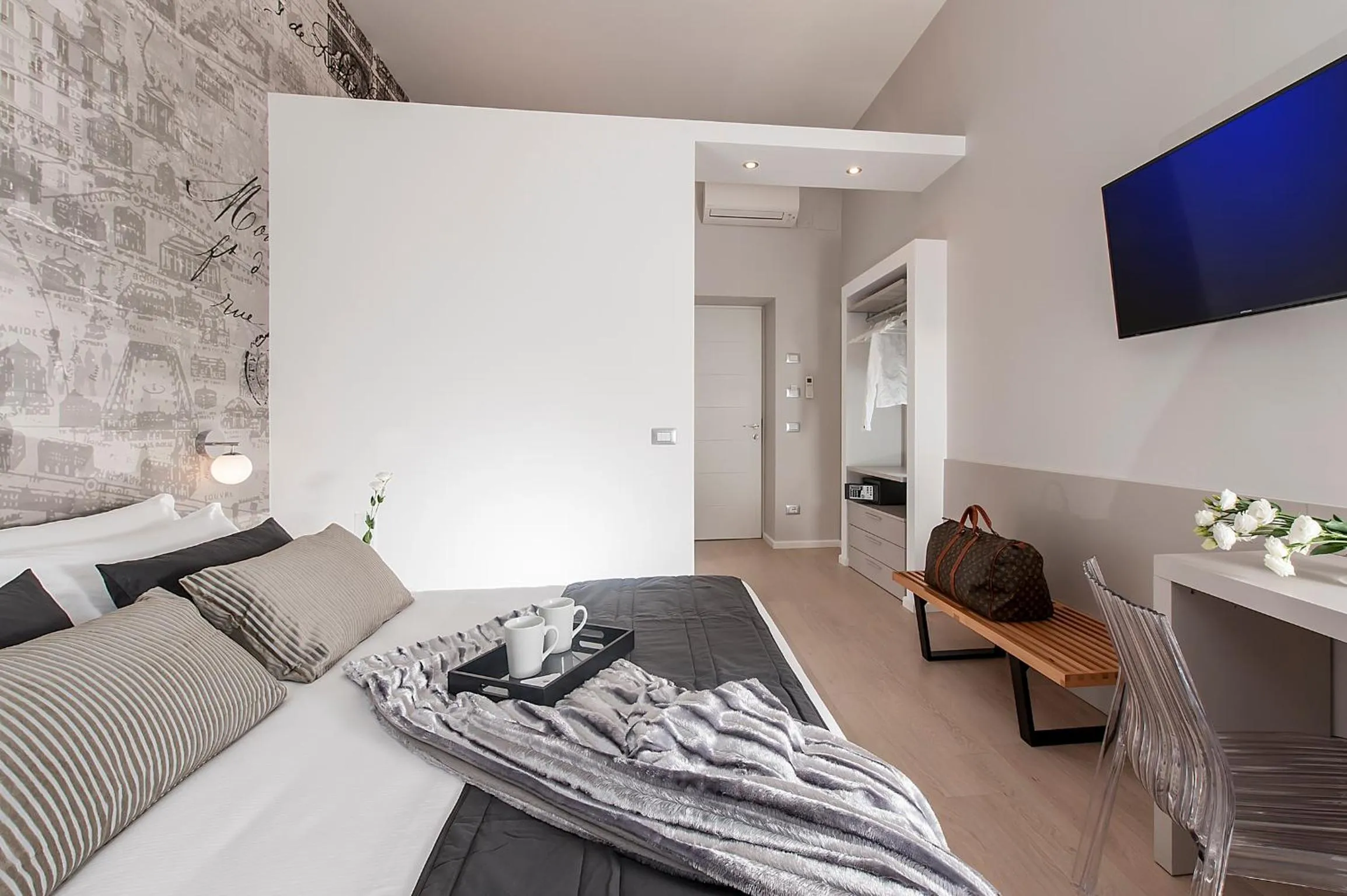 TV and multimedia, Bed in Colosseum Corner